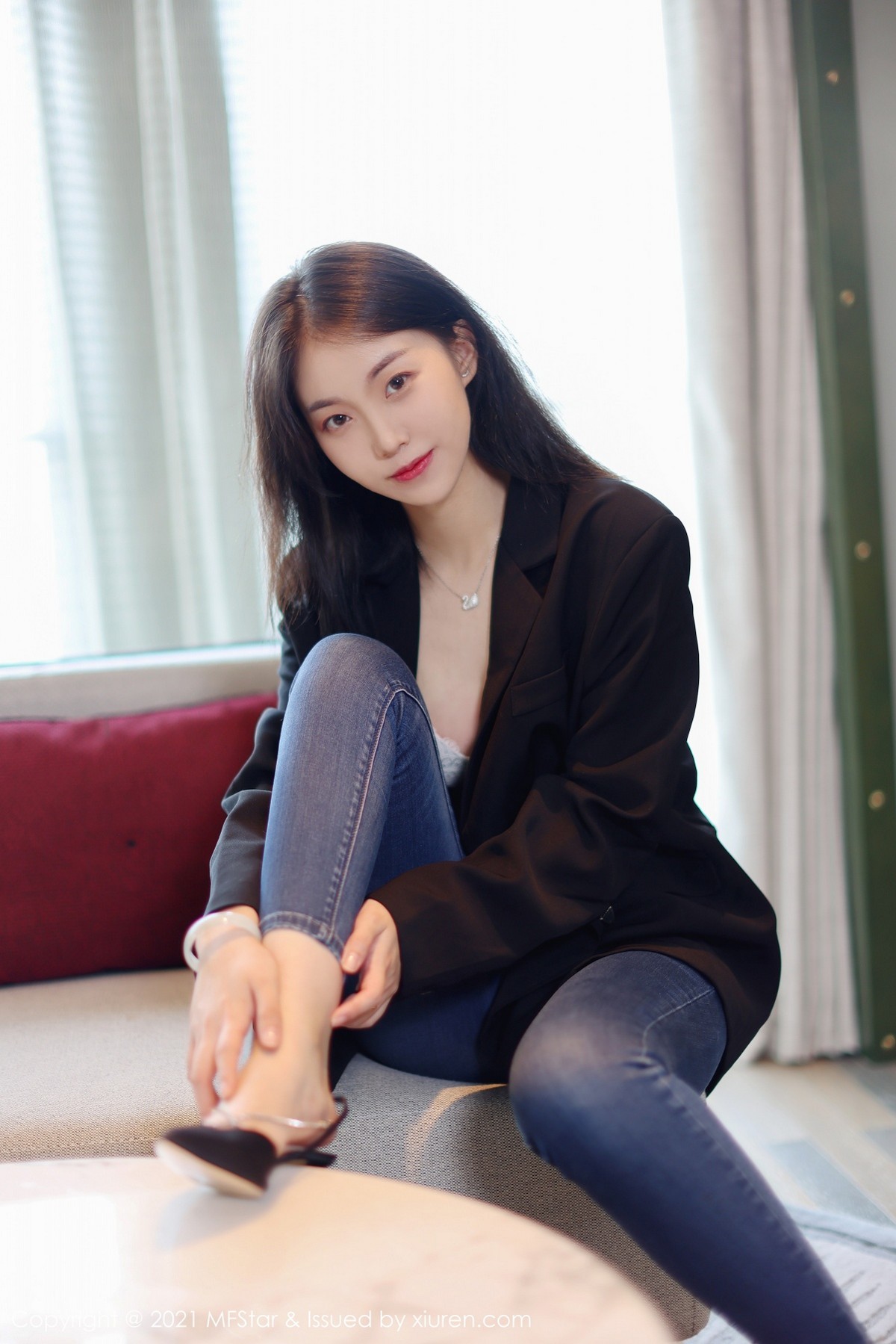 Jpxgyw.com_[MFStar模范学院]Vol.530_新人模特一颗甜蛋黄a私房半脱牛仔裤露蕾丝内衣完美诱惑写真50P