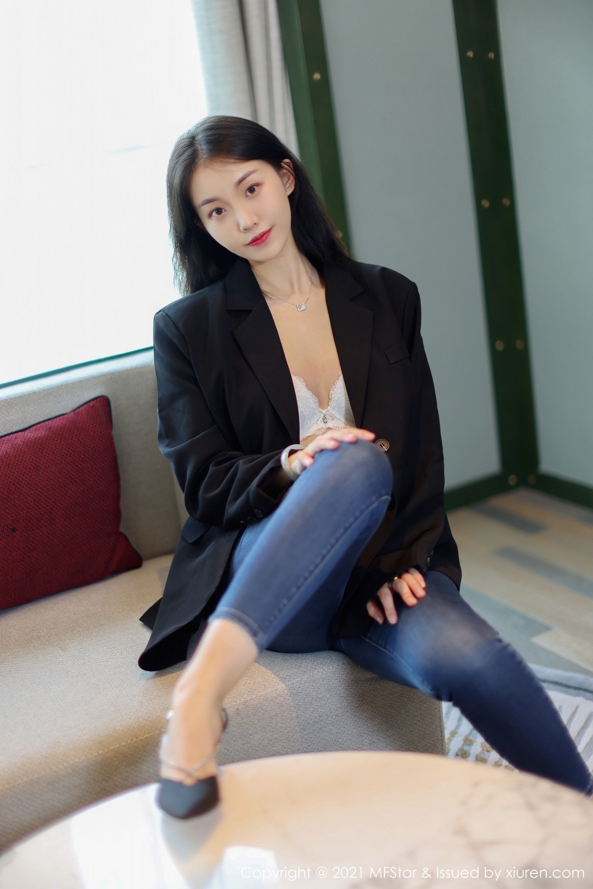 Jpxgyw.com_[MFStar模范学院]Vol.530_新人模特一颗甜蛋黄a私房半脱牛仔裤露蕾丝内衣完美诱惑写真50P