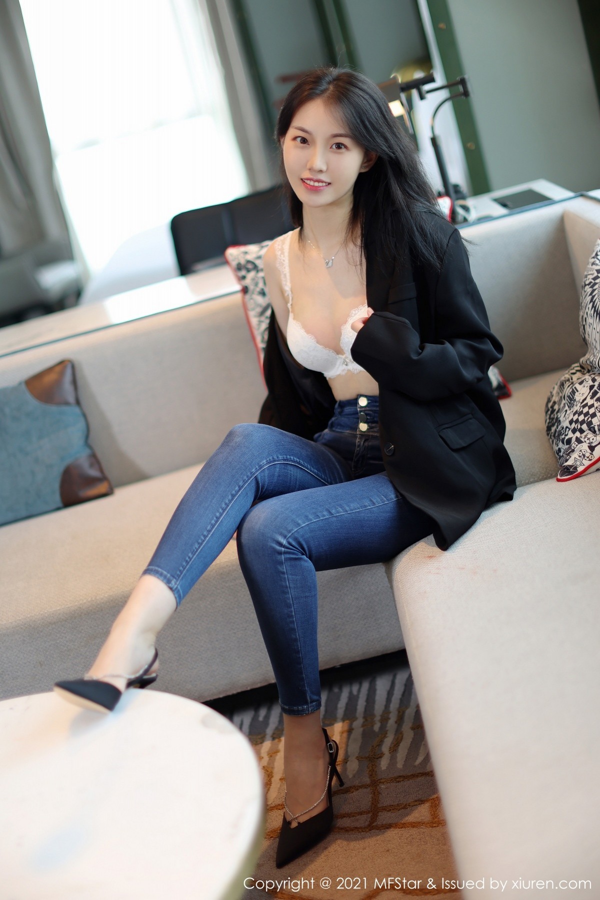 Jpxgyw.com_[MFStar模范学院]Vol.530_新人模特一颗甜蛋黄a私房半脱牛仔裤露蕾丝内衣完美诱惑写真50P