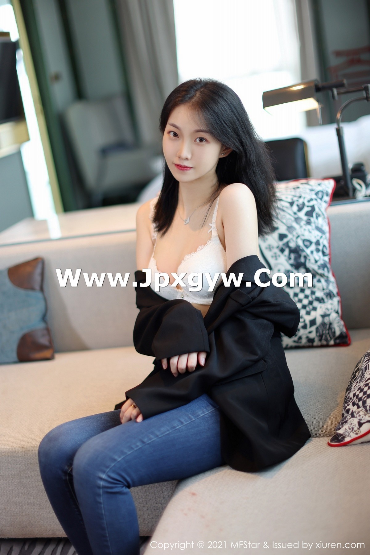 Jpxgyw.com_[MFStar模范学院]Vol.530_新人模特一颗甜蛋黄a私房半脱牛仔裤露蕾丝内衣完美诱惑写真50P