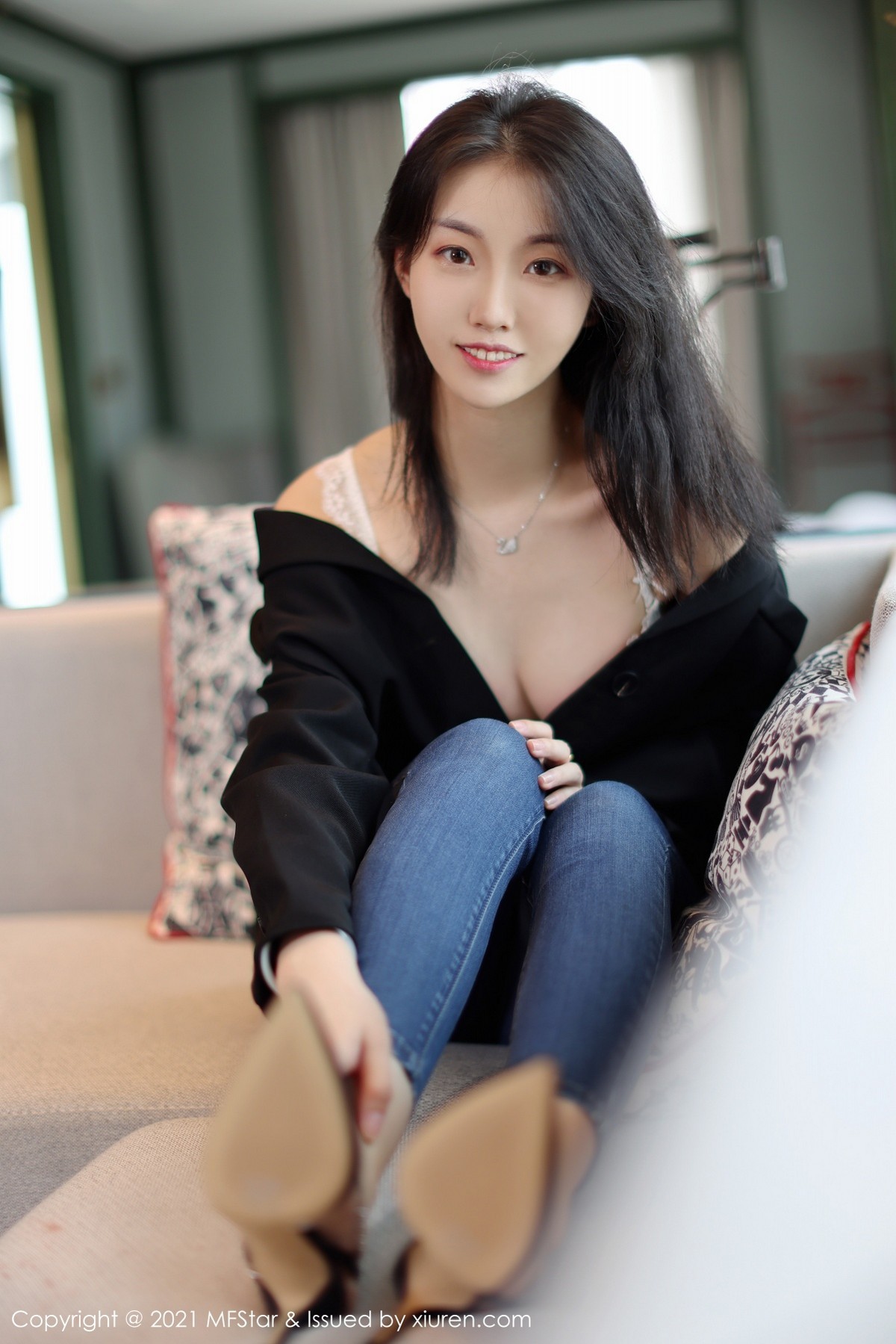 Jpxgyw.com_[MFStar模范学院]Vol.530_新人模特一颗甜蛋黄a私房半脱牛仔裤露蕾丝内衣完美诱惑写真50P