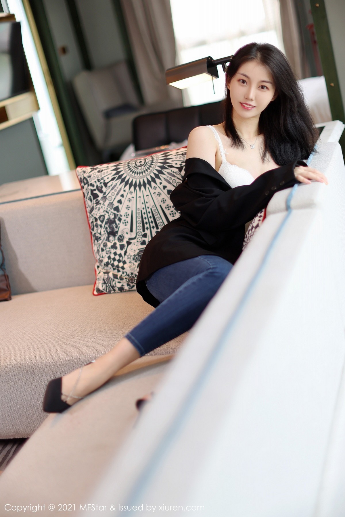Jpxgyw.com_[MFStar模范学院]Vol.530_新人模特一颗甜蛋黄a私房半脱牛仔裤露蕾丝内衣完美诱惑写真50P