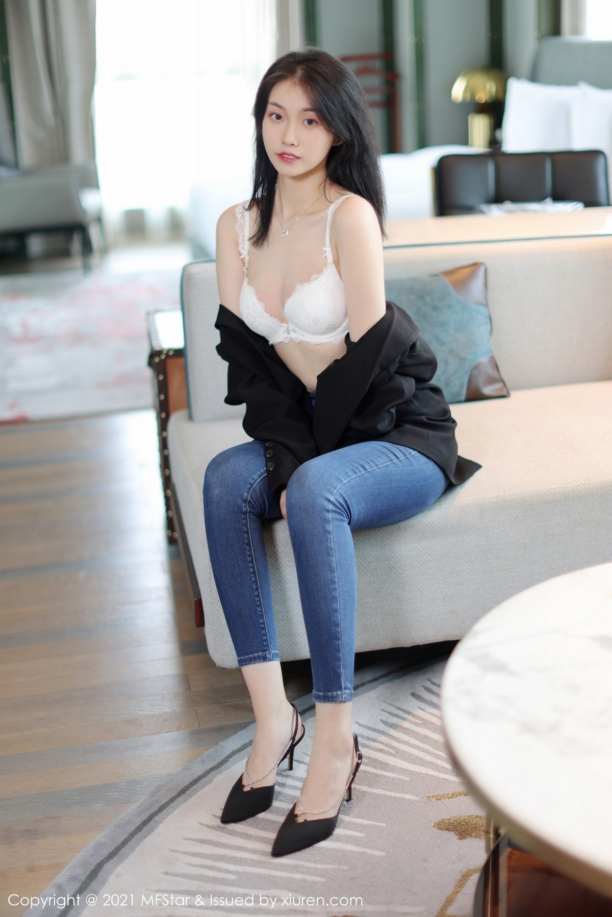 Jpxgyw.com_[MFStar模范学院]Vol.530_新人模特一颗甜蛋黄a私房半脱牛仔裤露蕾丝内衣完美诱惑写真50P