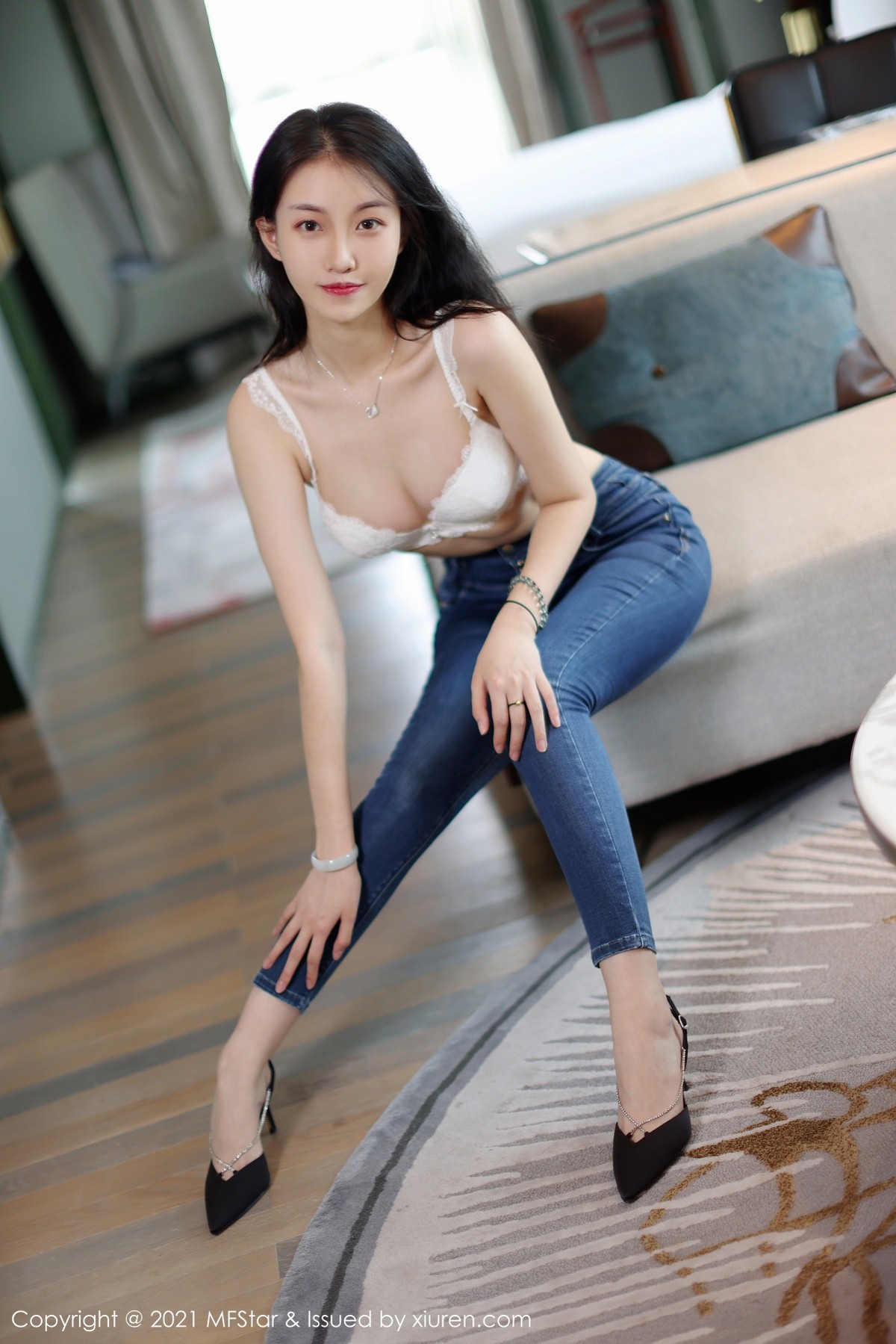 Jpxgyw.com_[MFStar模范学院]Vol.530_新人模特一颗甜蛋黄a私房半脱牛仔裤露蕾丝内衣完美诱惑写真50P