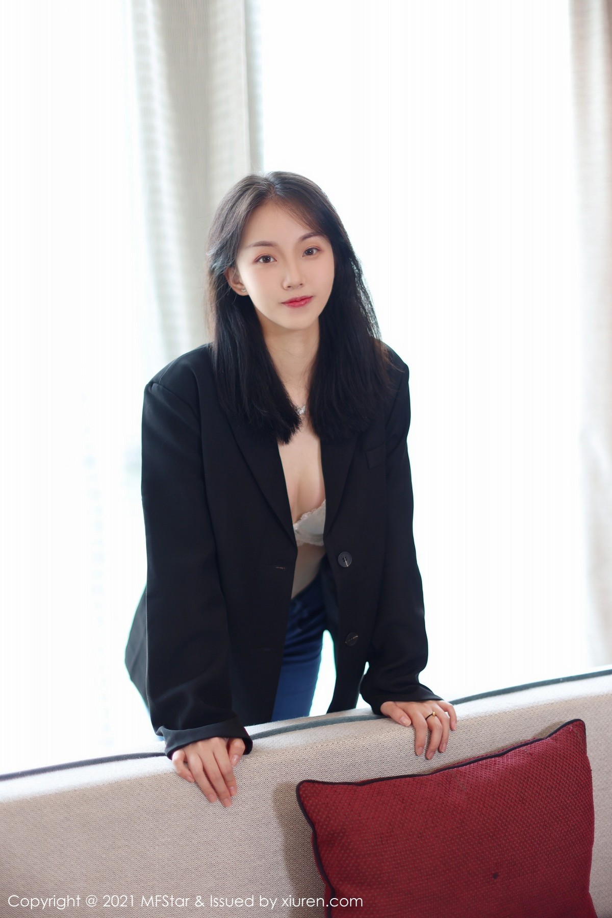 Jpxgyw.com_[MFStar模范学院]Vol.530_新人模特一颗甜蛋黄a私房半脱牛仔裤露蕾丝内衣完美诱惑写真50P