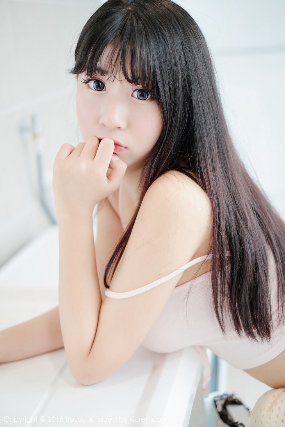 Jpxgyw.com_[BoLoli波萝社]Vol.119_美女主播猫九酱Sakura粉色吊带内衣+三点式内衣私房诱惑写真42P