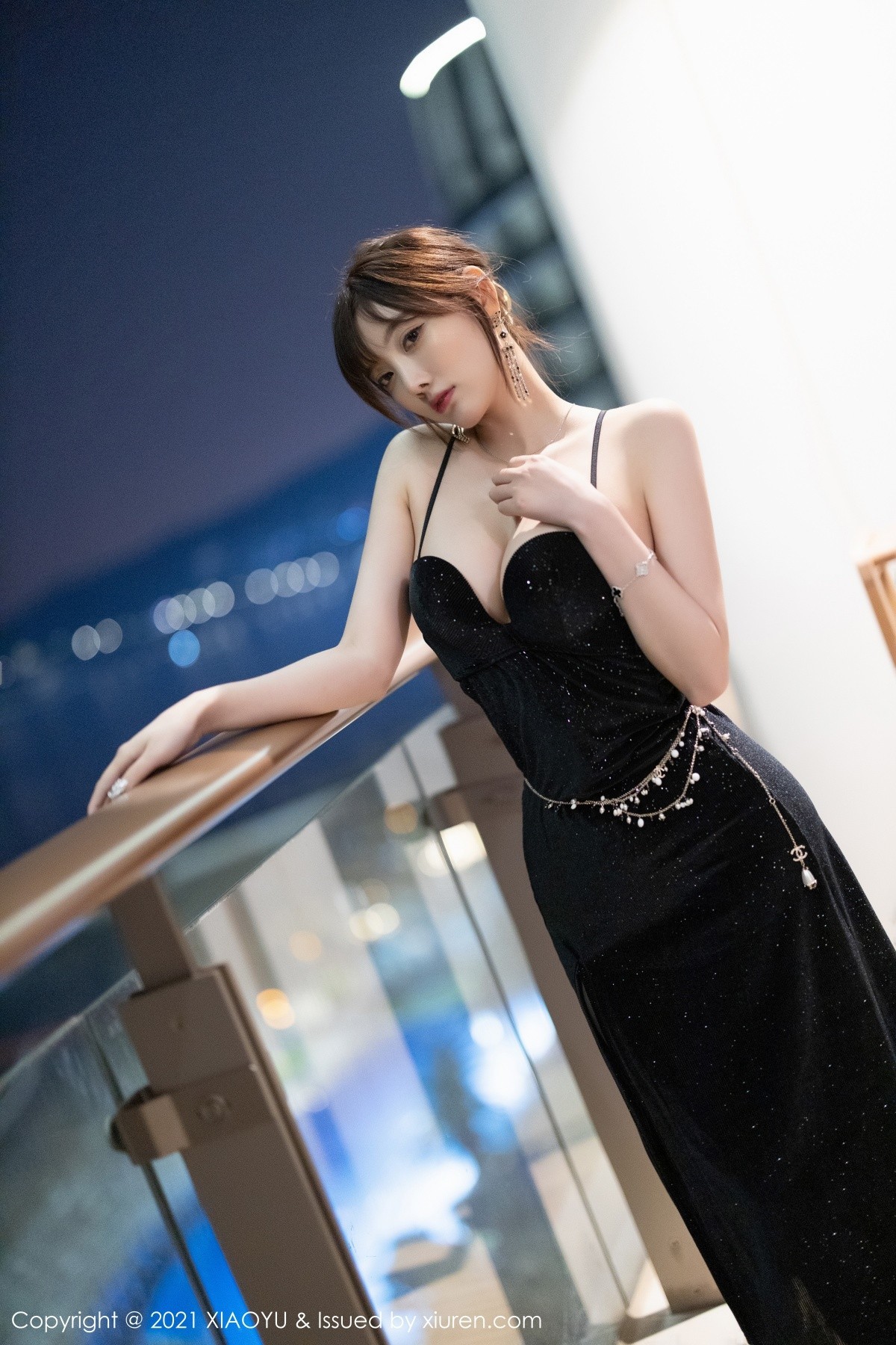 Jpxgyw.com_[XiaoYu画语界]Vol.660_女神杨晨晨sugar深V典雅礼裙配超薄黑丝秀翘臀美腿诱惑写真66P