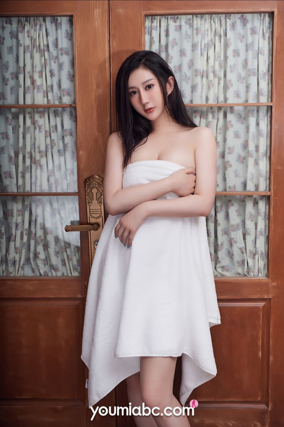 Jpxgyw.com_[YouMi尤蜜]Vol.745_模特苏小曼私房床上性感白色浴巾裹身露火辣身材诱惑写真23P