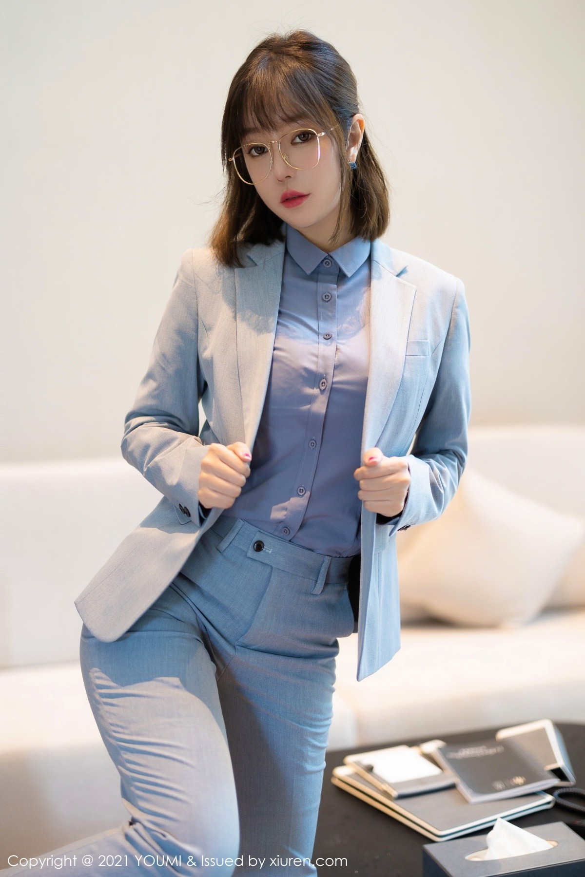 Jpxgyw.com_[YouMi尤蜜荟]Vol.722_女神王雨纯成都旅拍眼镜OL主题半脱露蕾丝内衣完美诱惑写真65P