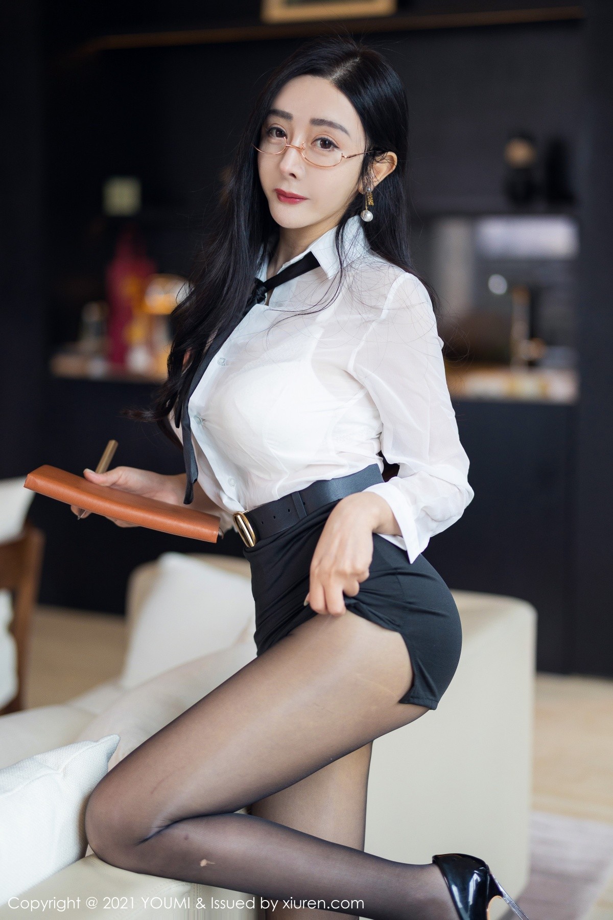 Jpxgyw.com_[YouMi尤蜜荟]Vol.723_模特允爾成都旅拍私房脱职业装露性感内衣秀丰乳肥臀诱惑写真88P