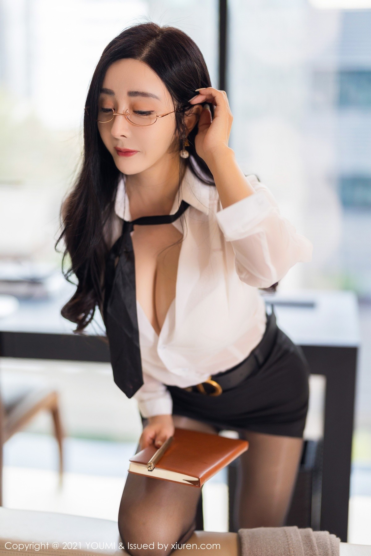 Jpxgyw.com_[YouMi尤蜜荟]Vol.723_模特允爾成都旅拍私房脱职业装露性感内衣秀丰乳肥臀诱惑写真88P