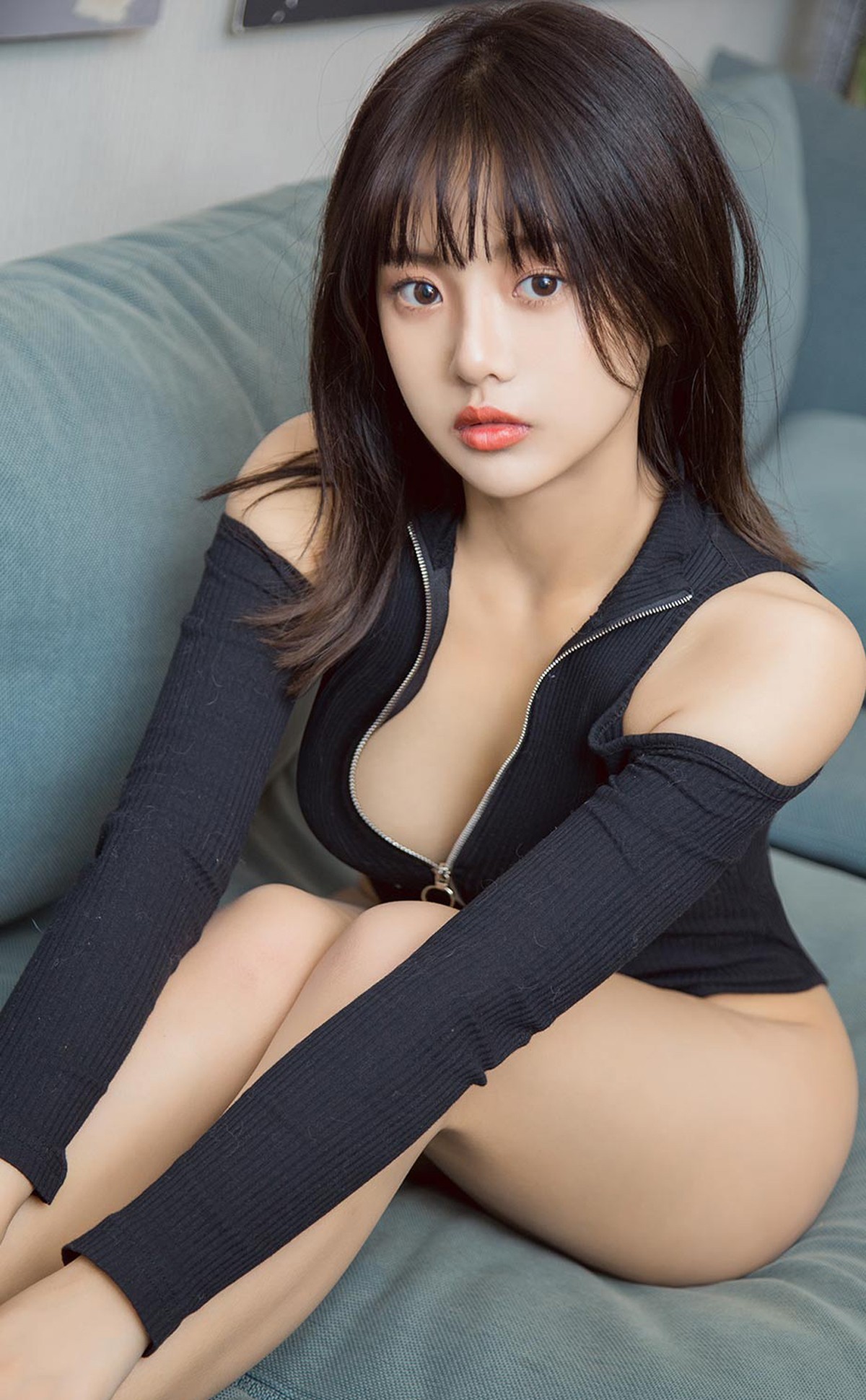 Jpxgyw.com_[Ugirls爱尤物]No.2222_模特袁圆私房性感黑色高叉连体衣+红色运动内衣迷人诱惑写真35P