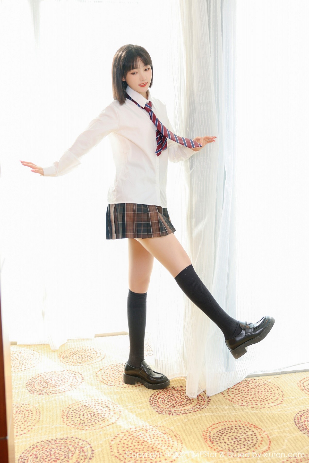 Jpxgyw.com_[MFStar模范学院]Vol.543_模特甜筒晓彤居家女友主题粉色内衣配肉丝裤袜甜美可人写真53P