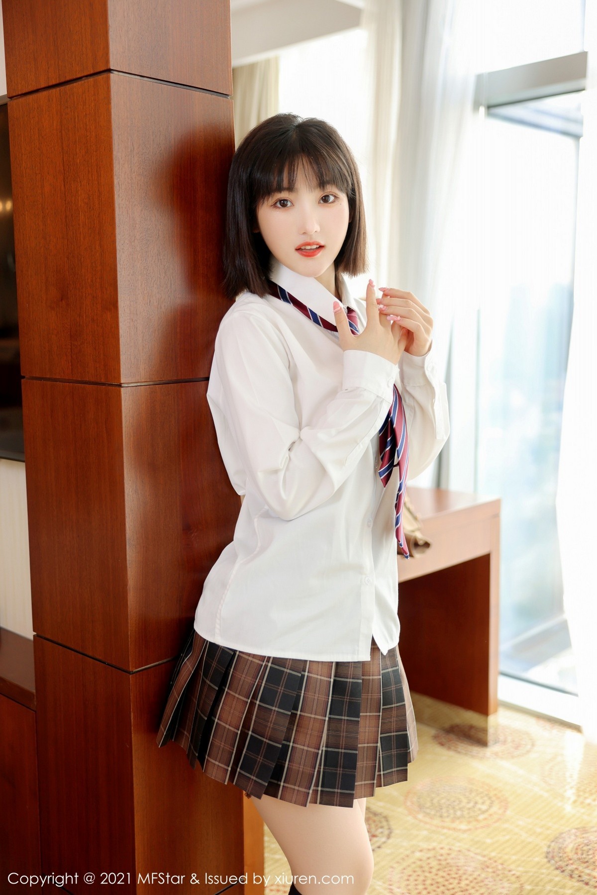 Jpxgyw.com_[MFStar模范学院]Vol.543_模特甜筒晓彤居家女友主题粉色内衣配肉丝裤袜甜美可人写真53P