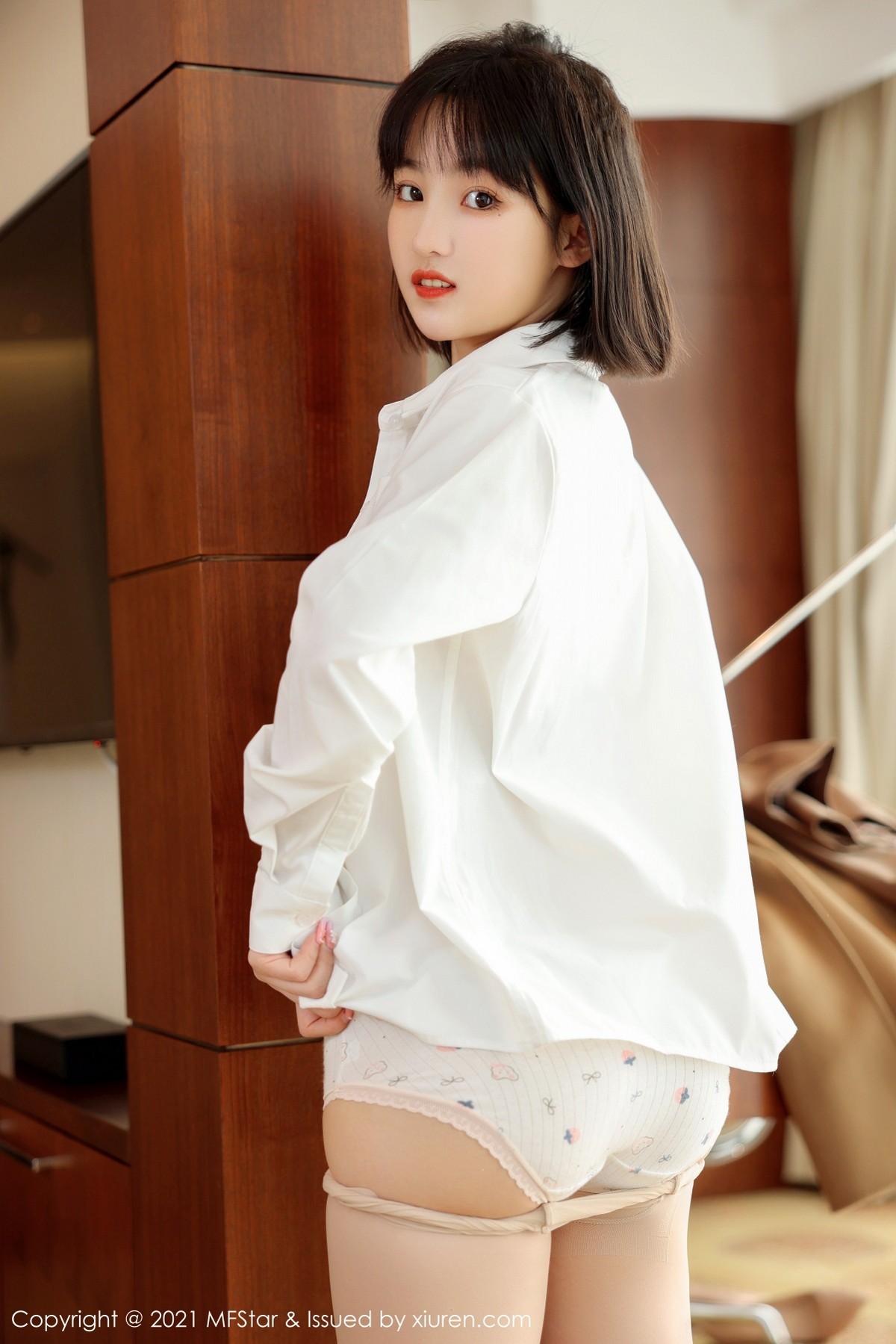 Jpxgyw.com_[MFStar模范学院]Vol.543_模特甜筒晓彤居家女友主题粉色内衣配肉丝裤袜甜美可人写真53P