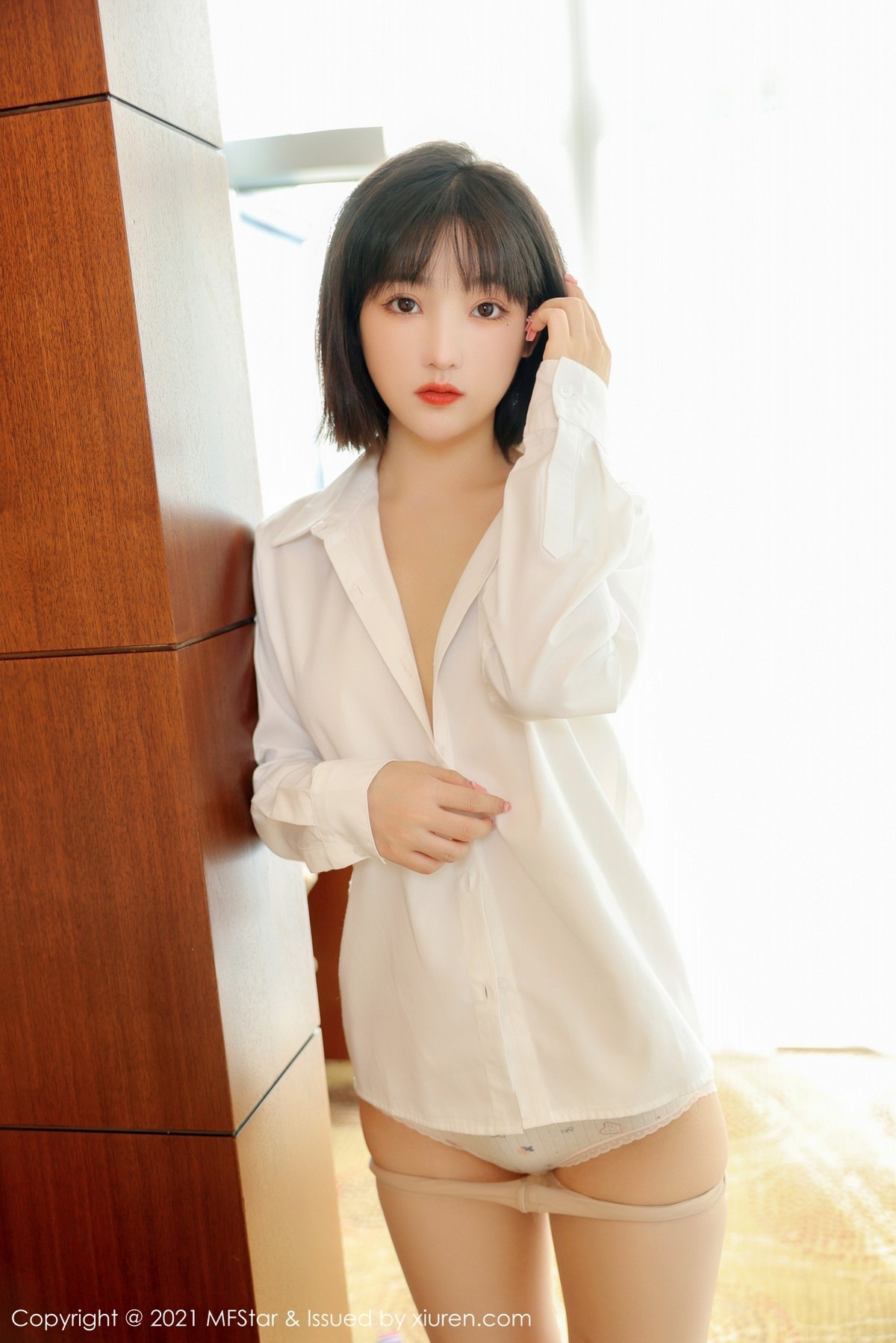 Jpxgyw.com_[MFStar模范学院]Vol.543_模特甜筒晓彤居家女友主题粉色内衣配肉丝裤袜甜美可人写真53P