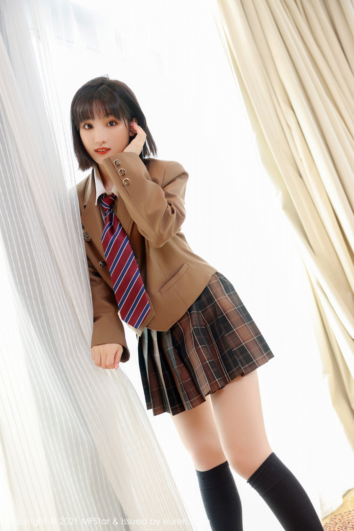 Jpxgyw.com_[MFStar模范学院]Vol.543_模特甜筒晓彤居家女友主题粉色内衣配肉丝裤袜甜美可人写真53P