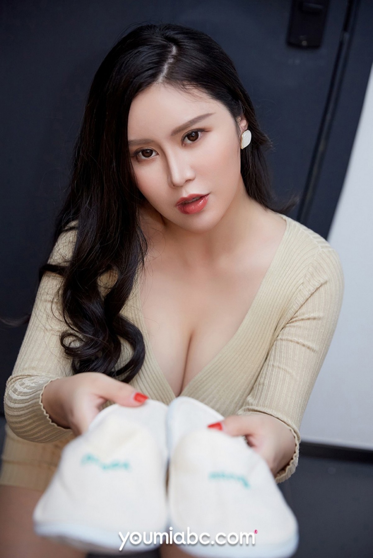 Jpxgyw.com_[YouMi尤蜜]Vol.749_模特戴诺欣邻居姐姐剧情主题私房浴室半脱秀傲人豪乳诱惑写真38P