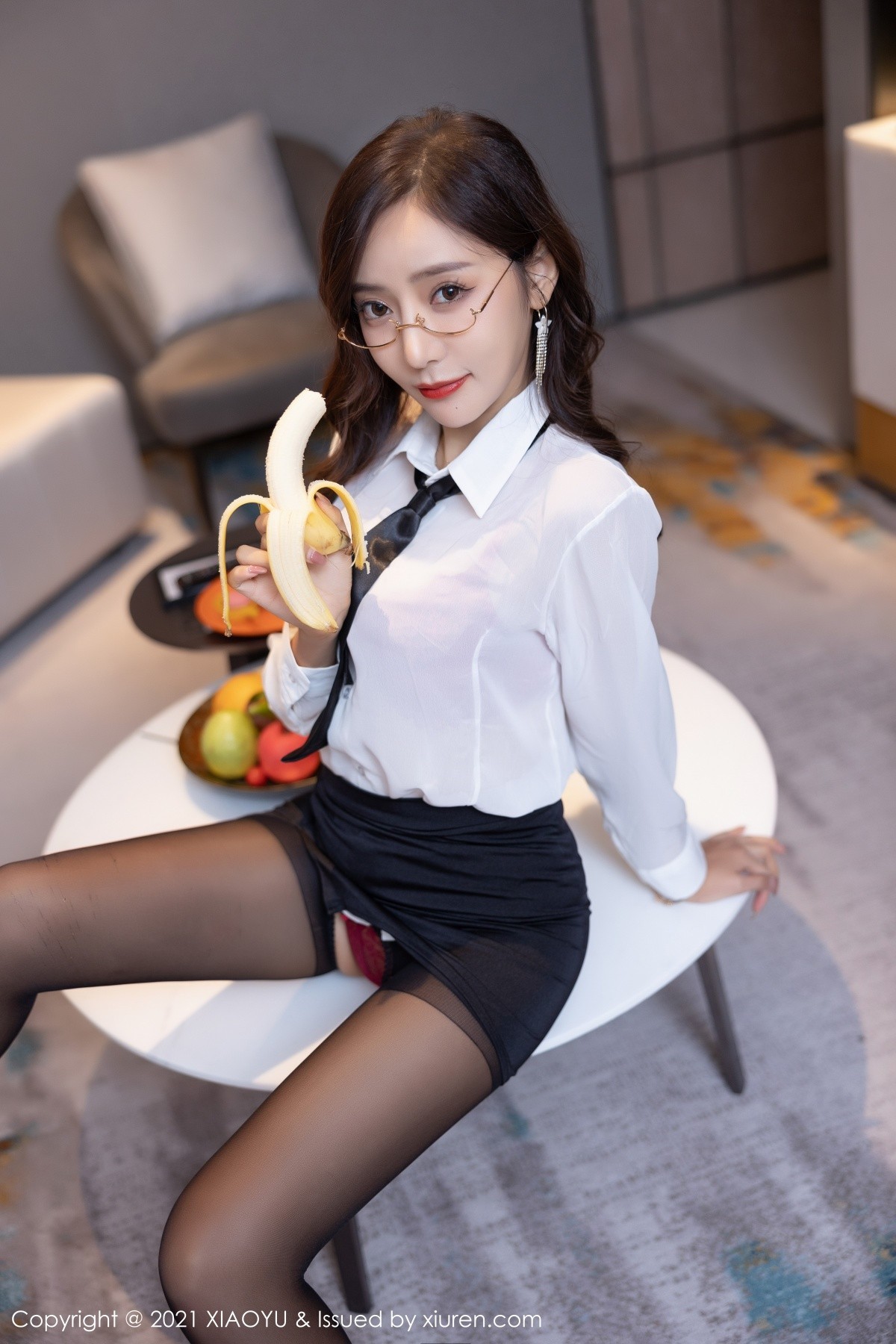 Jpxgyw.com_[XiaoYu画语界]Vol.665_女神王馨瑶yanni白衬衫黑短裙职业装配开档黑丝秀翘臀诱惑写真68P