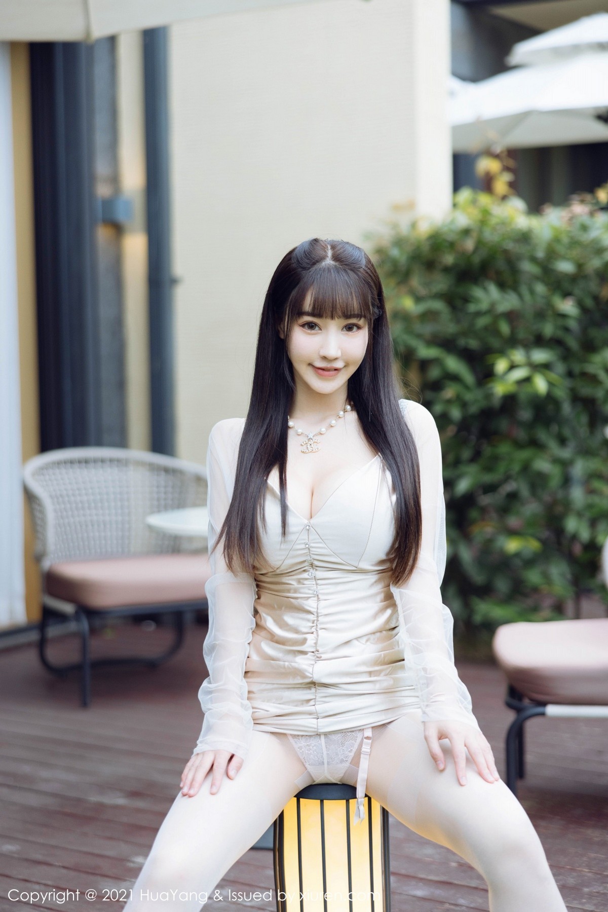 Jpxgyw.com_[HuaYang花漾]Vol.471_女神朱可儿Flower成都旅拍脱连身裙露内衣秀丰满身材诱惑写真40P