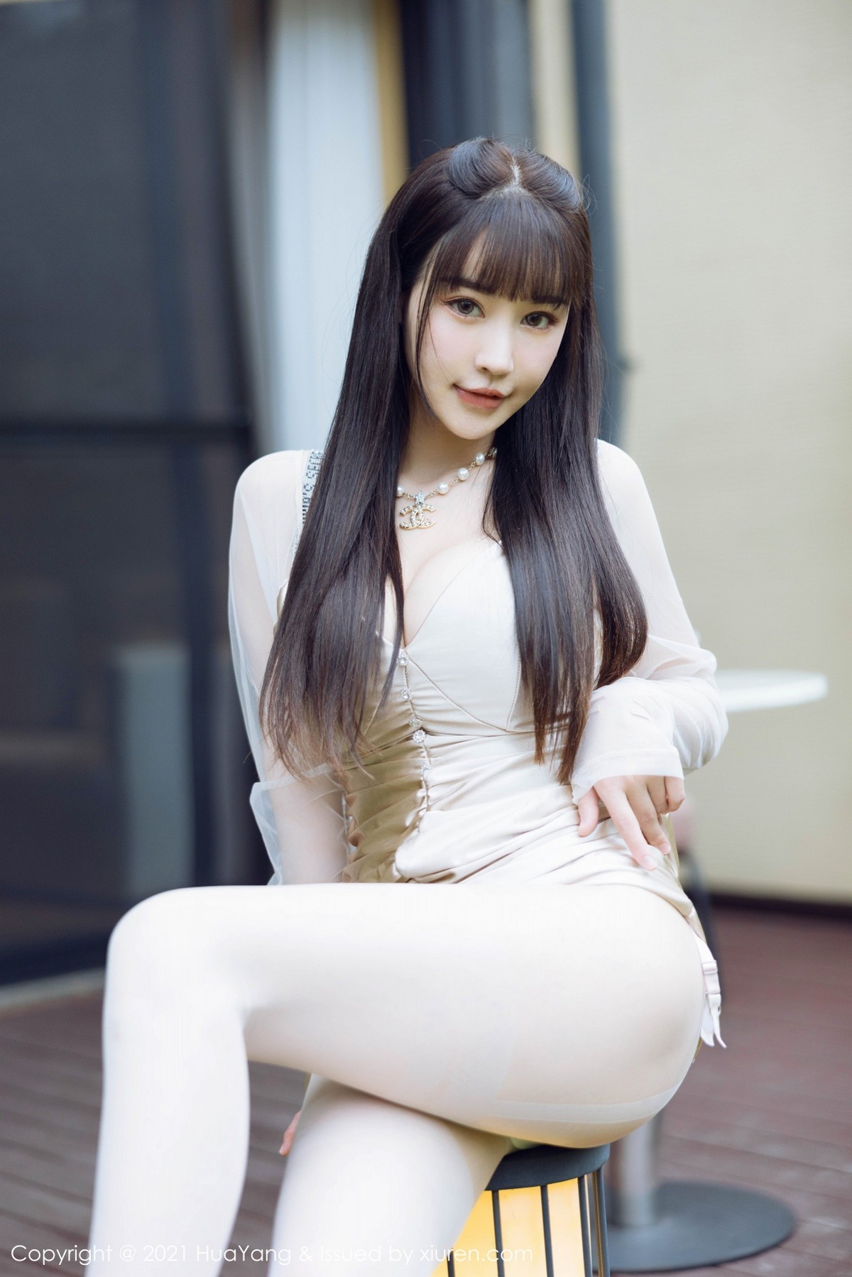 Jpxgyw.com_[HuaYang花漾]Vol.471_女神朱可儿Flower成都旅拍脱连身裙露内衣秀丰满身材诱惑写真40P