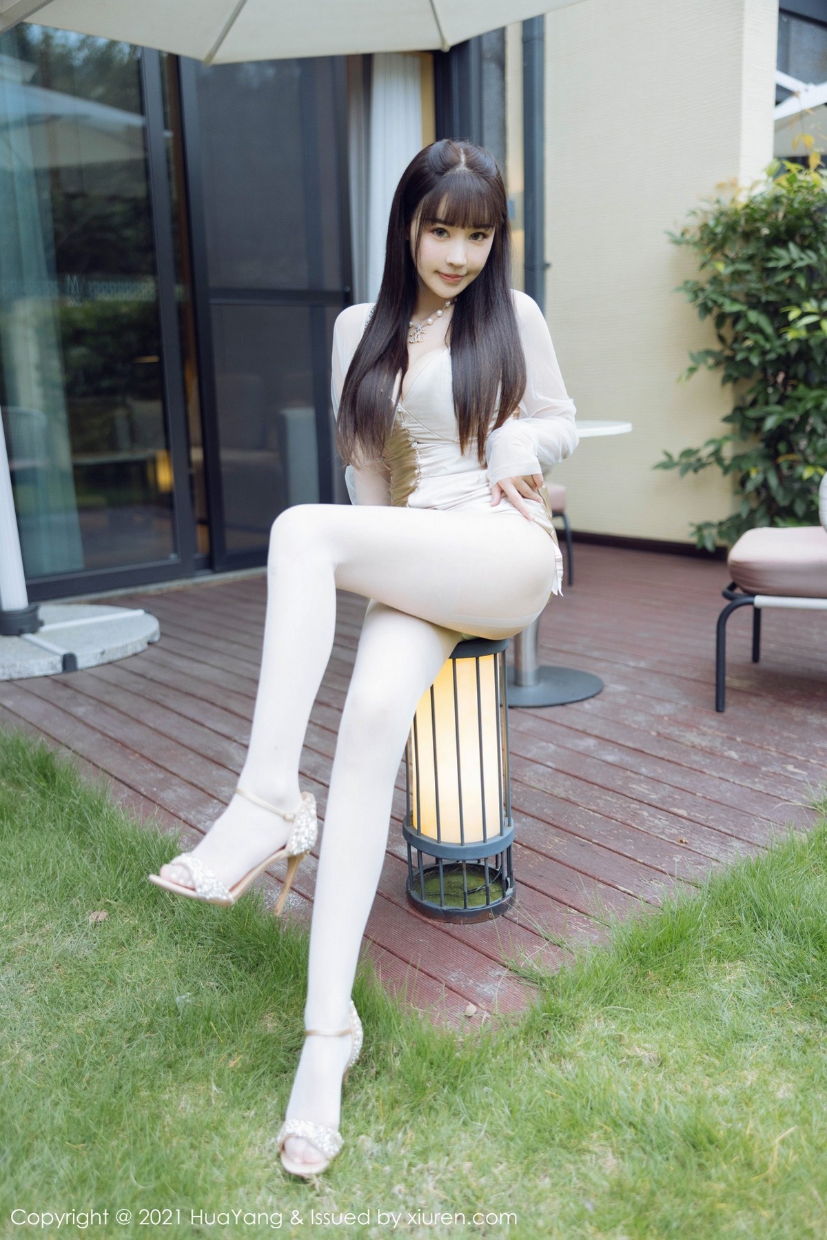 Jpxgyw.com_[HuaYang花漾]Vol.471_女神朱可儿Flower成都旅拍脱连身裙露内衣秀丰满身材诱惑写真40P