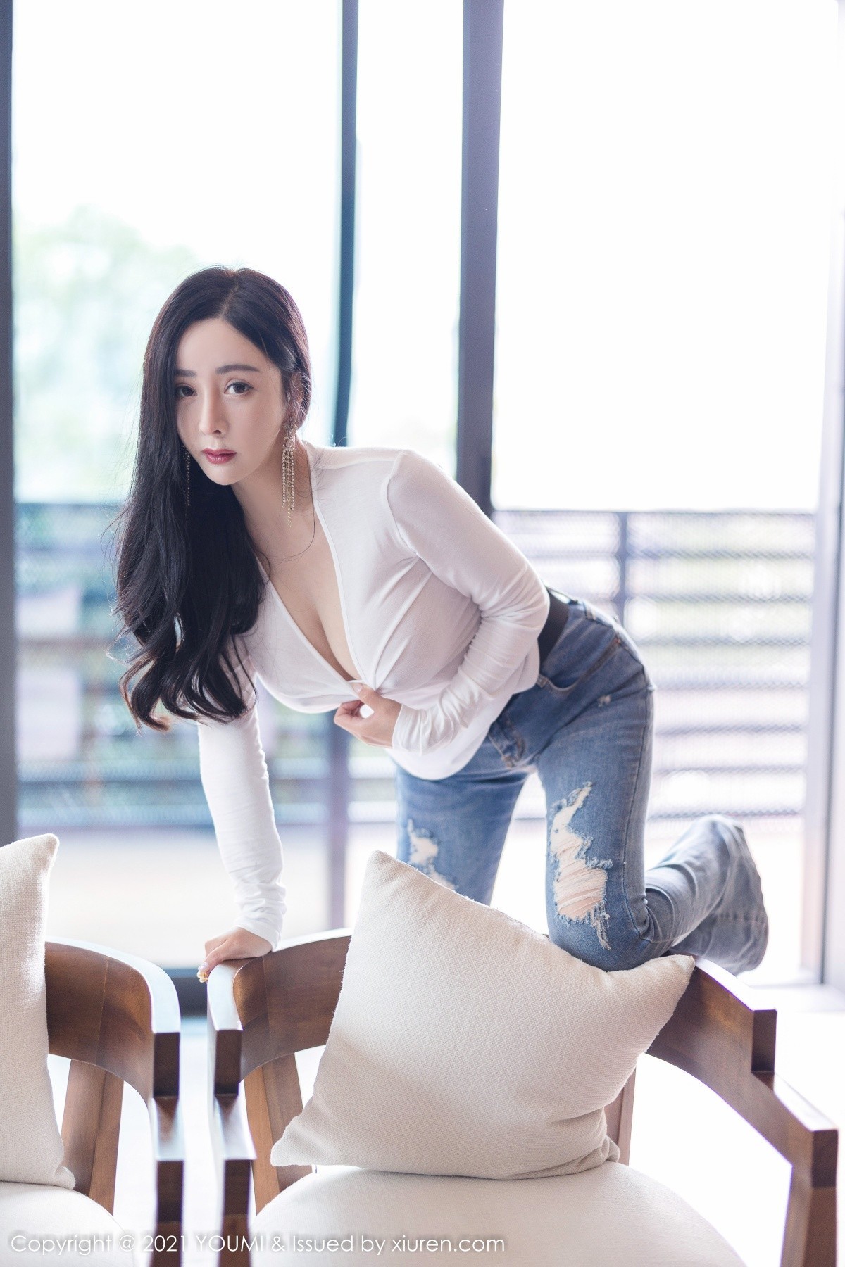 Jpxgyw.com_[YouMi尤蜜荟]Vol.726_模特允爾私房白纱衣配牛仔裤半脱露豪乳真空激凸惹火诱惑写真68P