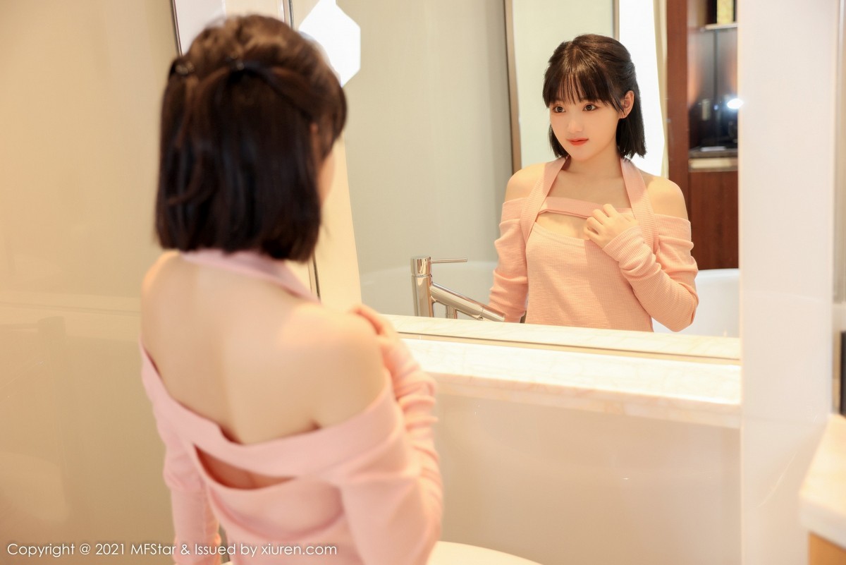 Jpxgyw.com_[MFStar模范学院]Vol.545_模特甜筒晓彤居家女友主题浴室性感粉色服饰配黑短裙诱惑写真56P