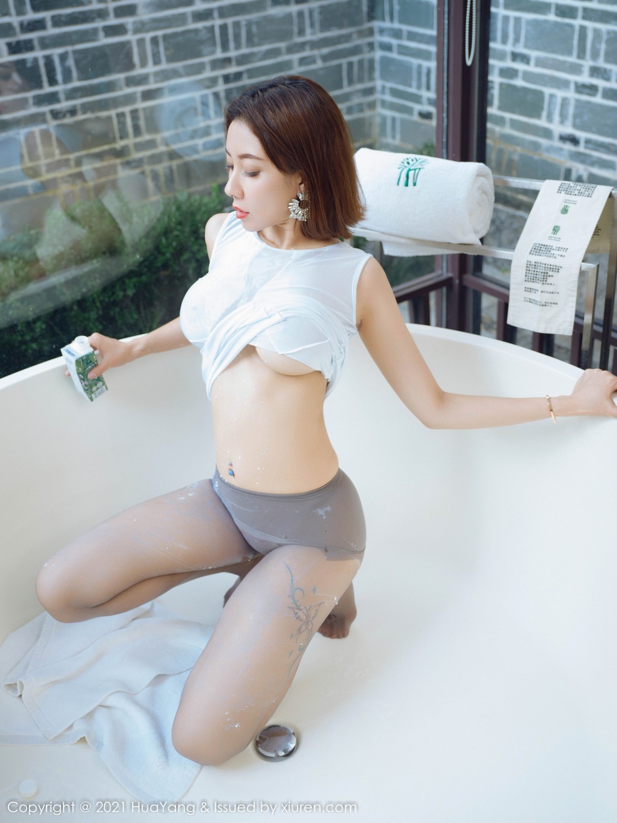 Jpxgyw.com_[HuaYang花漾]Vol.474_御姐果儿Victoria桂林阳朔旅拍私房浴室白色轻透服饰湿身诱惑写真43P