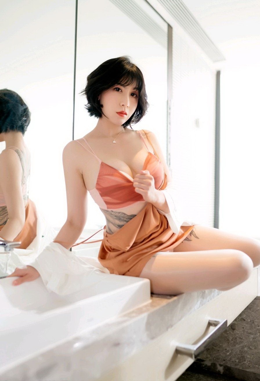 Jpxgyw.com_[FeiLin嗲囡囡]VOL.327_模特潘朵拉私房脱橙色上衣露精致粉色内衣白丝袜撩人诱惑写真70P