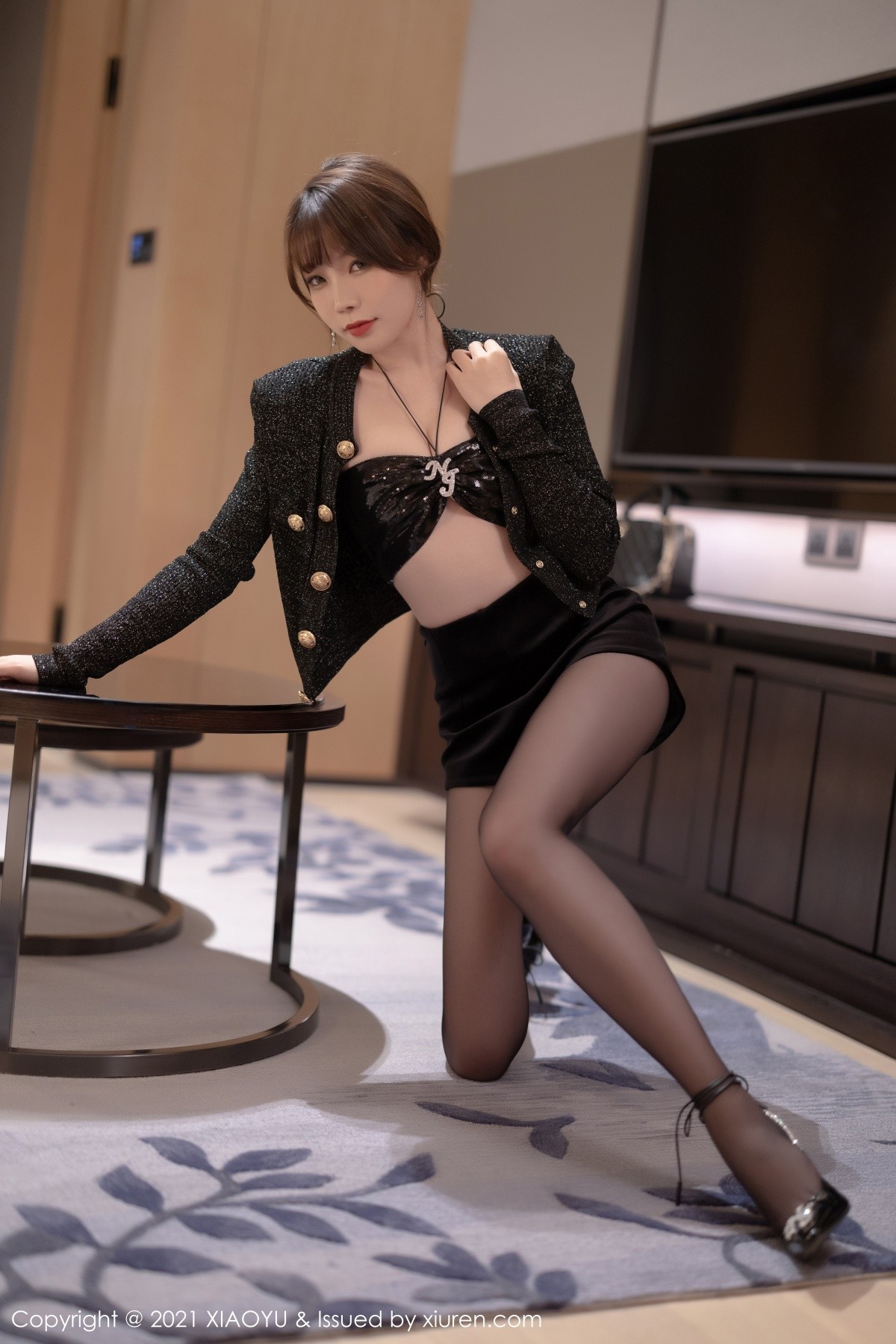 Jpxgyw.com_[XiaoYu画语界]Vol.674_女神芝芝Booty私房床上蕾丝内衣配无内黑丝秀翘臀撩人诱惑写真81P