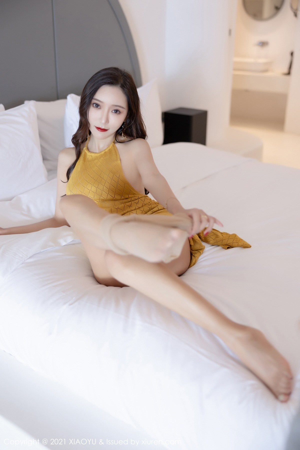 Jpxgyw.com_[XiaoYu画语界]Vol.675_女神王馨瑶yanni云南心愿旅拍典雅黄色露背长裙撩人诱惑写真78P