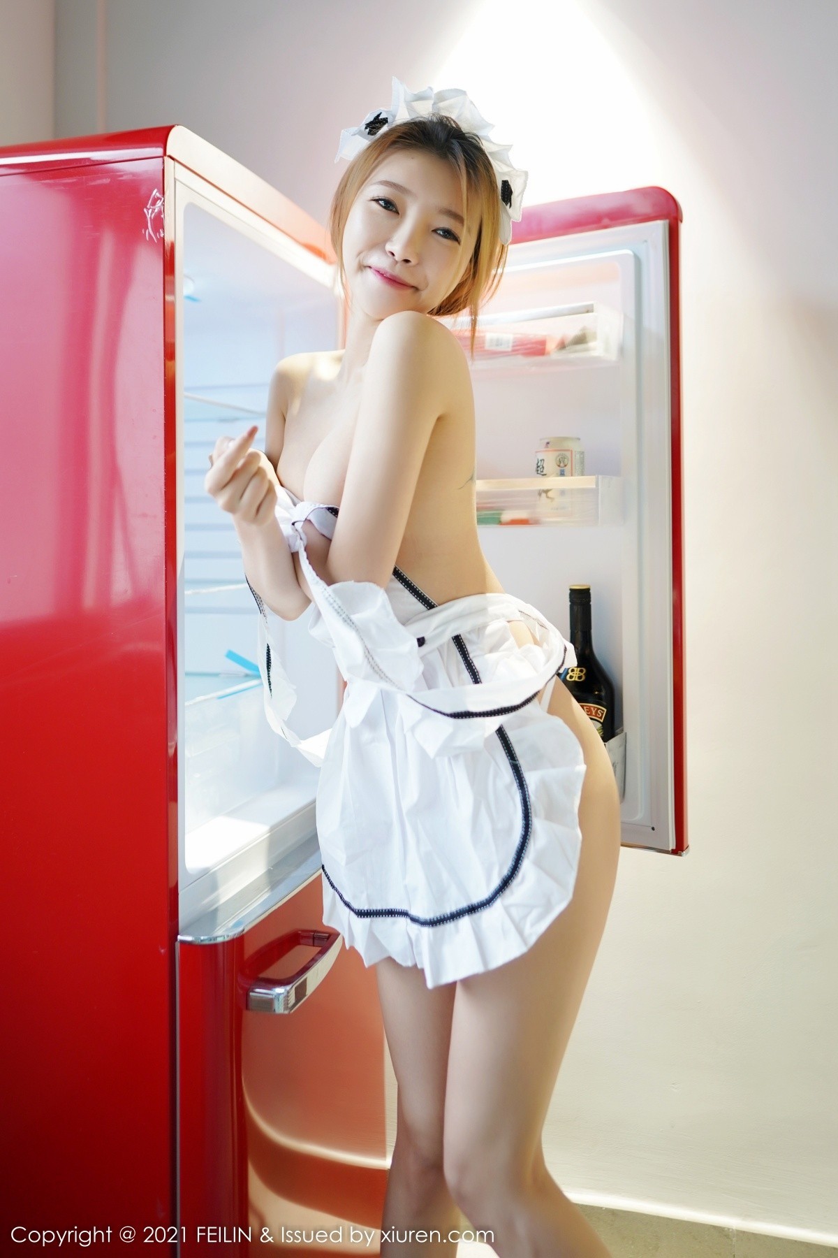 Jpxgyw.com_[FeiLin嗲囡囡]VOL.328_女神冯木木LRIS家居女友主题白色真空围裙秀惹火身材诱惑写真56P