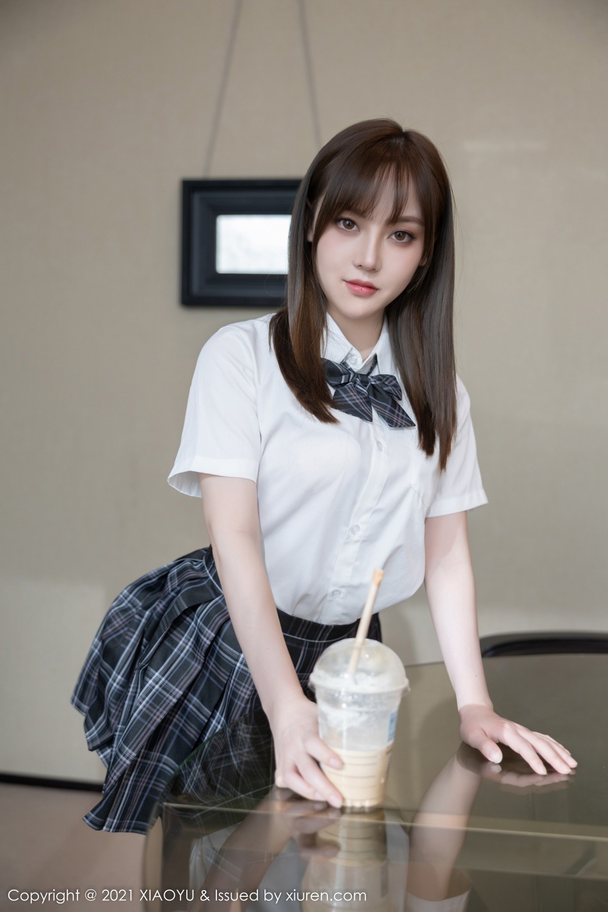 Jpxgyw.com_[XiaoYu画语界]Vol.677_模特豆瓣酱学生制服主题性感内衣配黑丝裤袜秀丰满身材诱惑写真84P