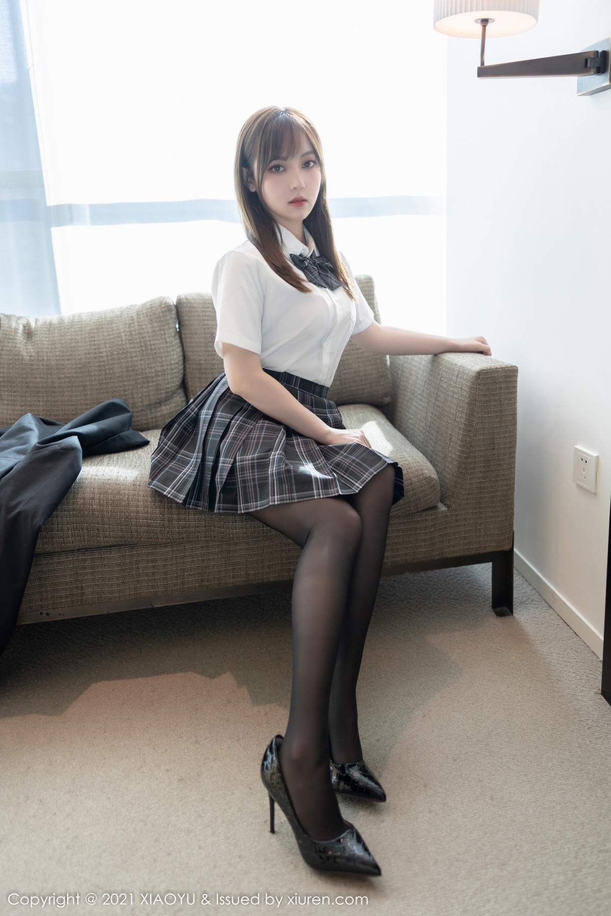 Jpxgyw.com_[XiaoYu画语界]Vol.677_模特豆瓣酱学生制服主题性感内衣配黑丝裤袜秀丰满身材诱惑写真84P
