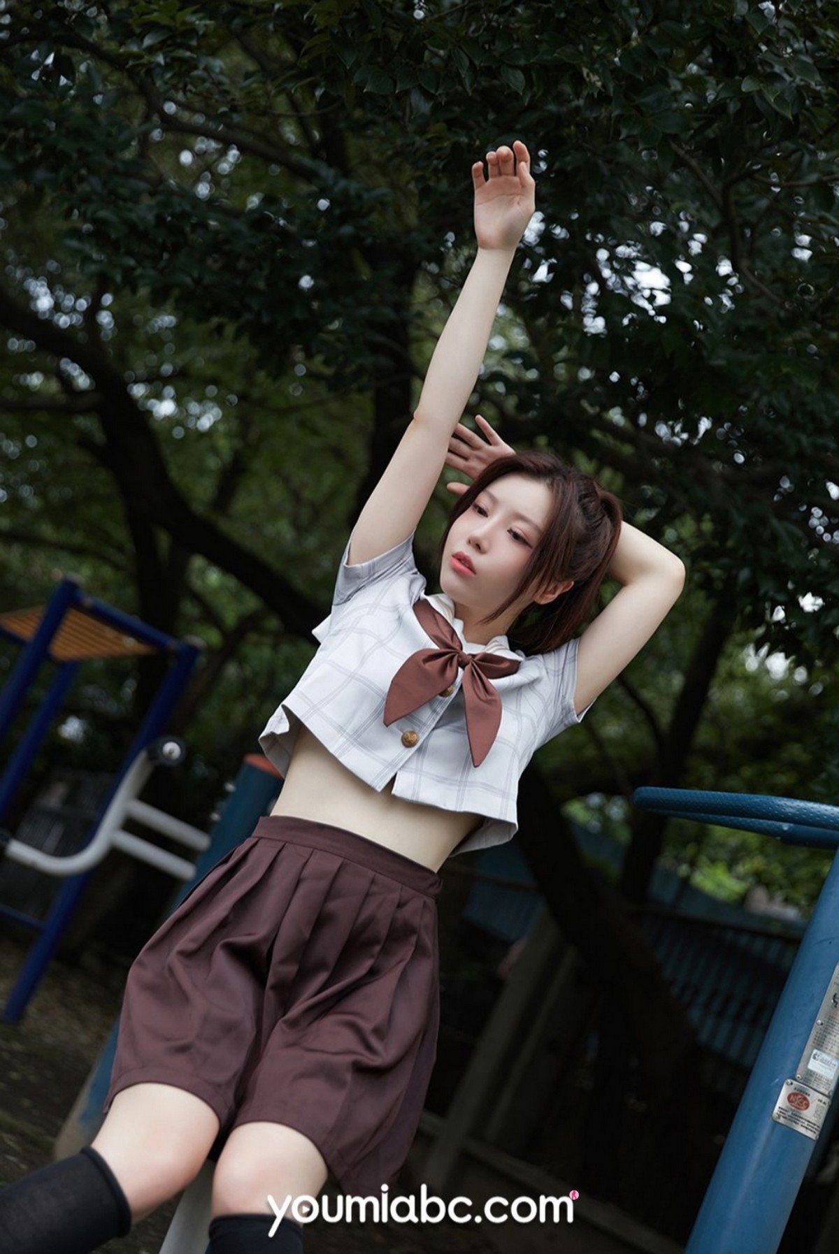 Jpxgyw.com_[YouMi尤蜜]Vol.758_模特白亦Ada户外性感JK制服半撩短裙露翘臀美腿撩人诱惑写真24P