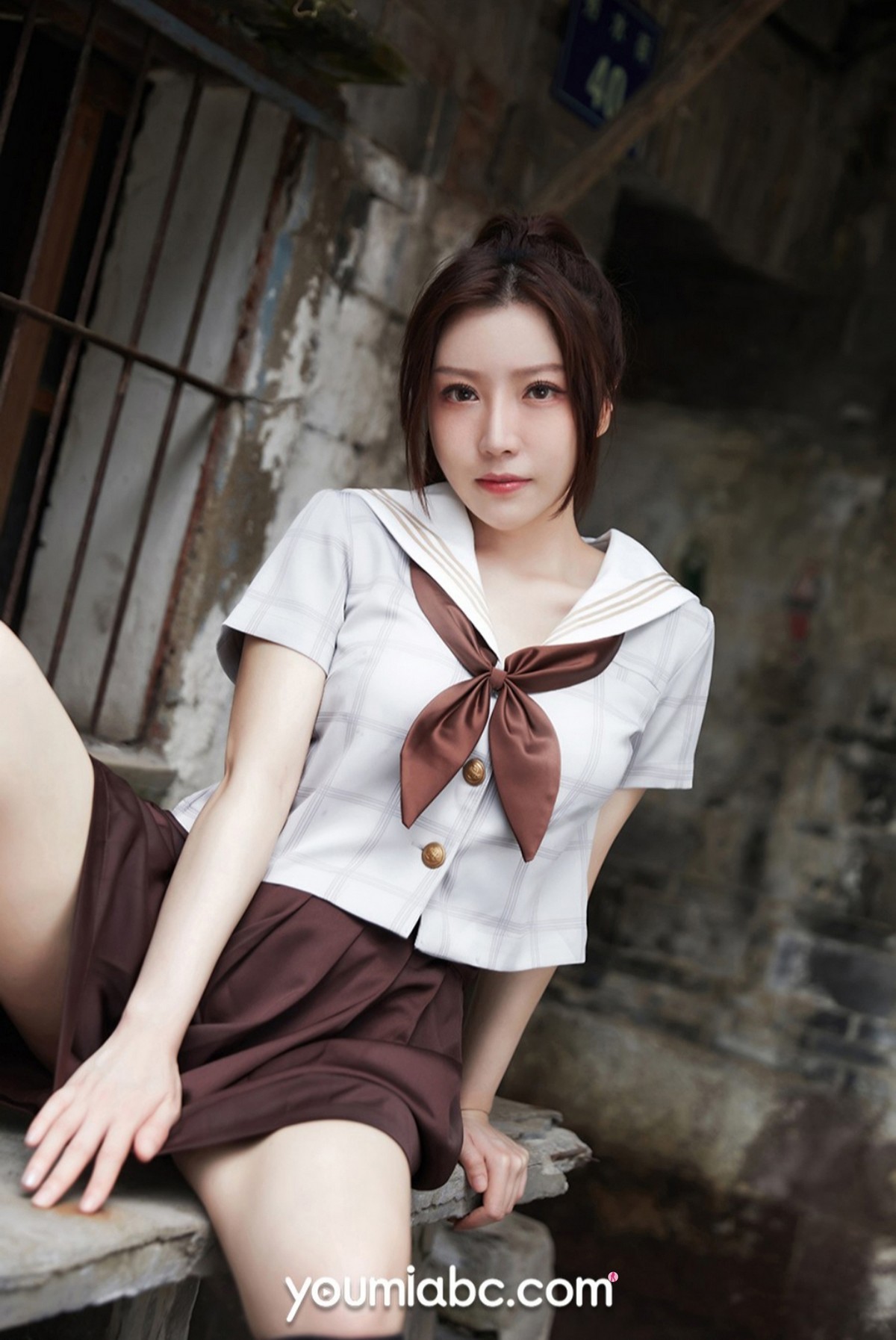 Jpxgyw.com_[YouMi尤蜜]Vol.758_模特白亦Ada户外性感JK制服半撩短裙露翘臀美腿撩人诱惑写真24P