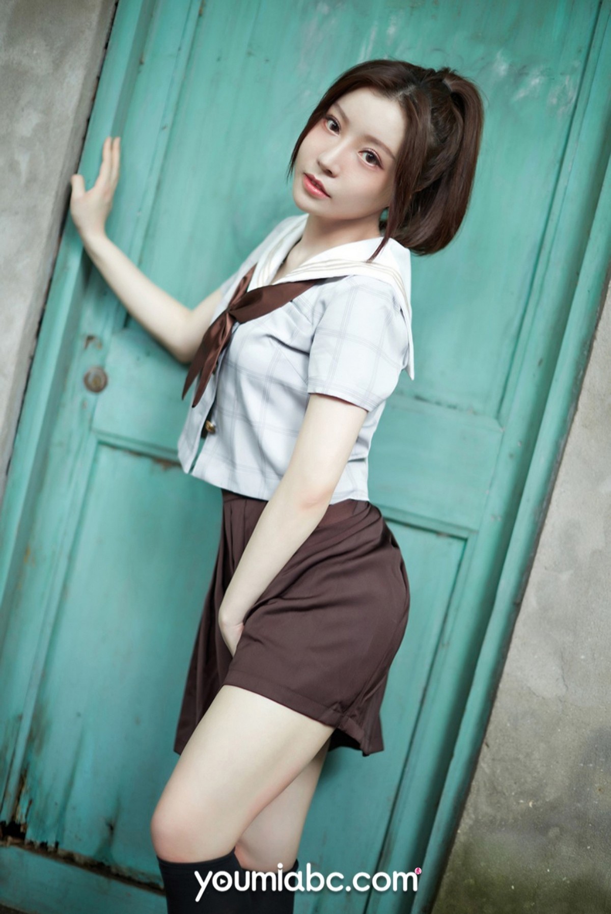 Jpxgyw.com_[YouMi尤蜜]Vol.758_模特白亦Ada户外性感JK制服半撩短裙露翘臀美腿撩人诱惑写真24P