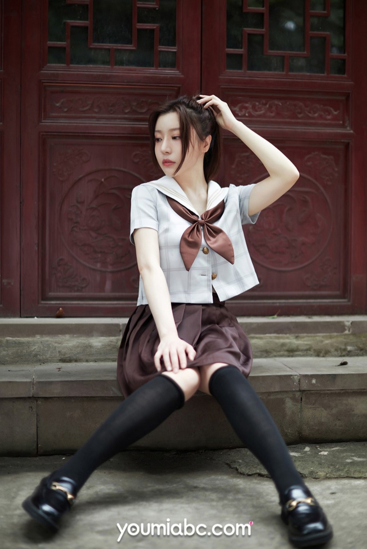 Jpxgyw.com_[YouMi尤蜜]Vol.758_模特白亦Ada户外性感JK制服半撩短裙露翘臀美腿撩人诱惑写真24P