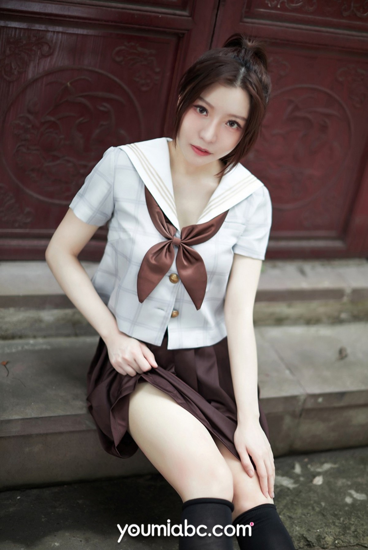 Jpxgyw.com_[YouMi尤蜜]Vol.758_模特白亦Ada户外性感JK制服半撩短裙露翘臀美腿撩人诱惑写真24P