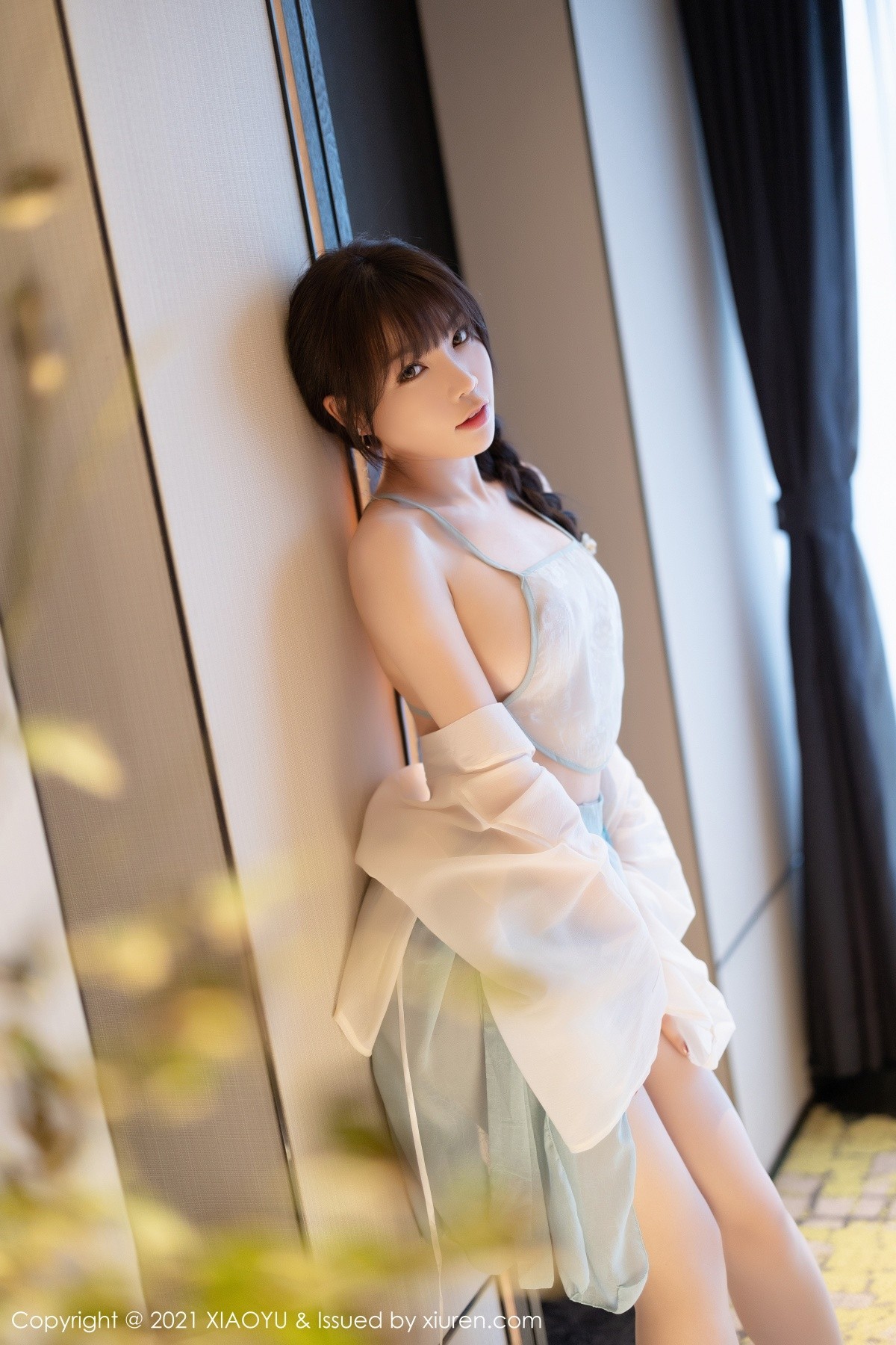 Jpxgyw.com_[XiaoYu画语界]Vol.679_女神芝芝Booty私房古韵着装配超薄肉丝半脱露火辣身材诱惑写真95P
