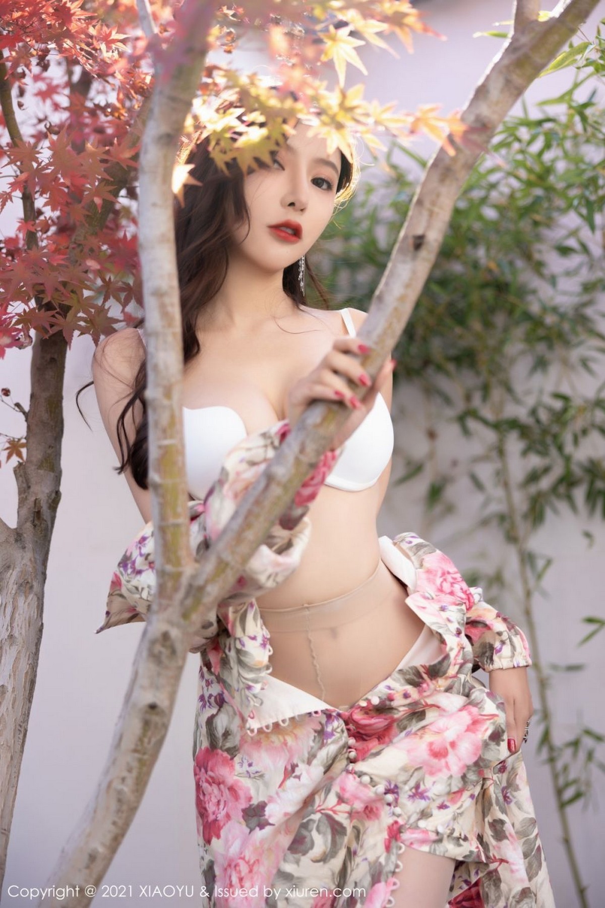 Jpxgyw.com_[XiaoYu画语界]Vol.682_女神王馨瑶yanni云南心愿旅拍脱花样长裙露精致内衣诱惑写真75P