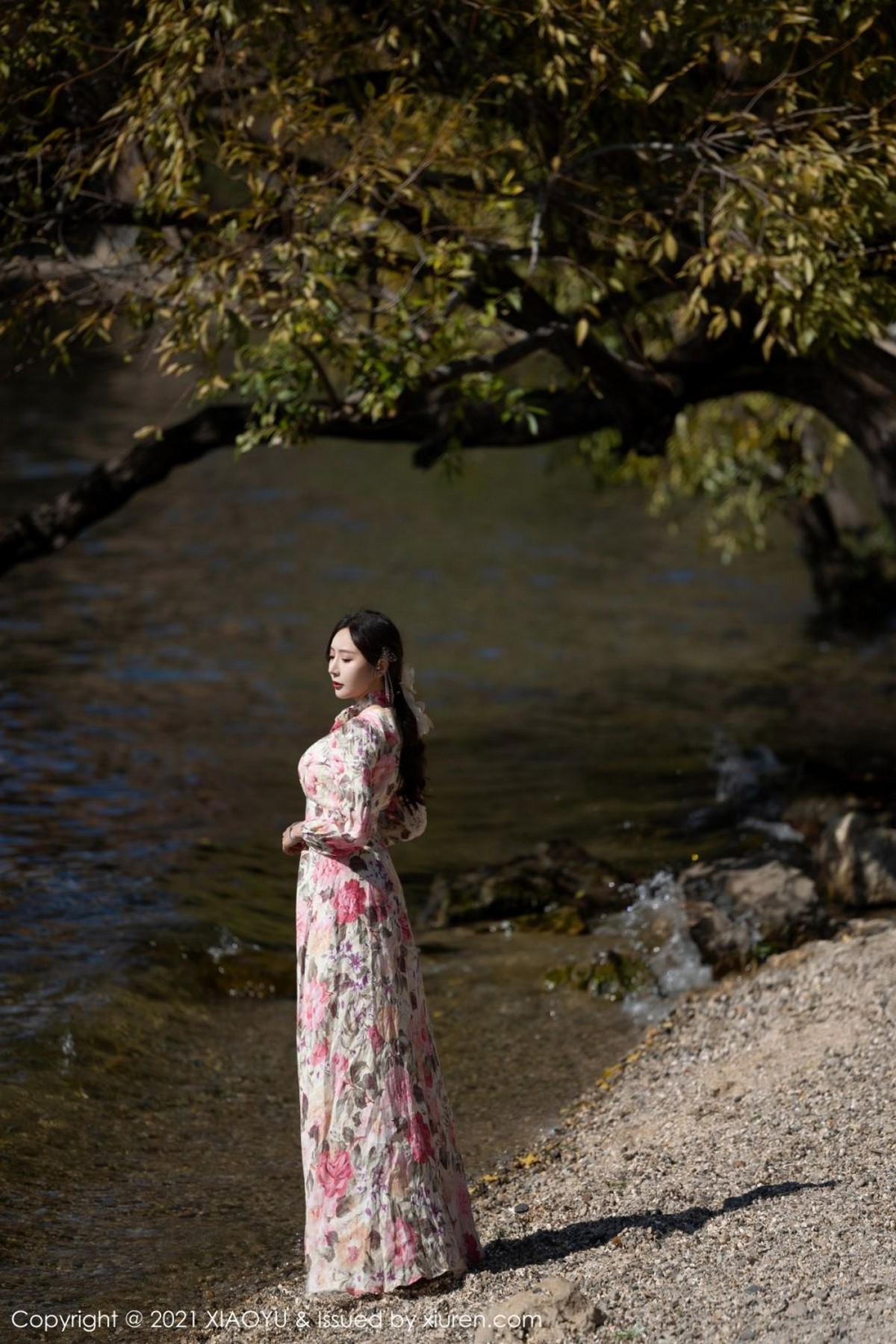 Jpxgyw.com_[XiaoYu画语界]Vol.682_女神王馨瑶yanni云南心愿旅拍脱花样长裙露精致内衣诱惑写真75P