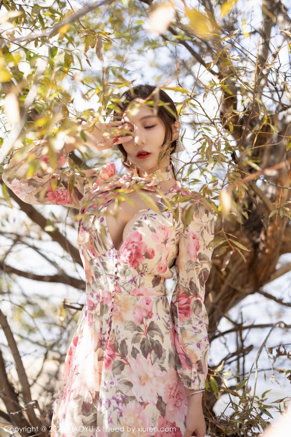 Jpxgyw.com_[XiaoYu画语界]Vol.682_女神王馨瑶yanni云南心愿旅拍脱花样长裙露精致内衣诱惑写真75P