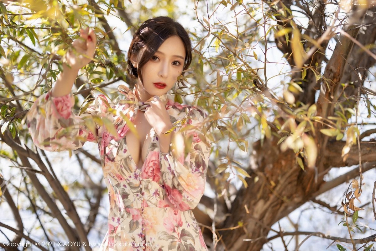 Jpxgyw.com_[XiaoYu画语界]Vol.682_女神王馨瑶yanni云南心愿旅拍脱花样长裙露精致内衣诱惑写真75P