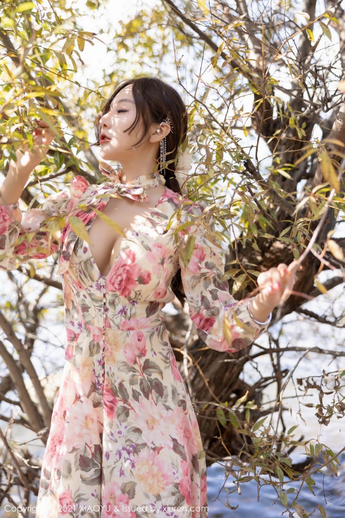 Jpxgyw.com_[XiaoYu画语界]Vol.682_女神王馨瑶yanni云南心愿旅拍脱花样长裙露精致内衣诱惑写真75P