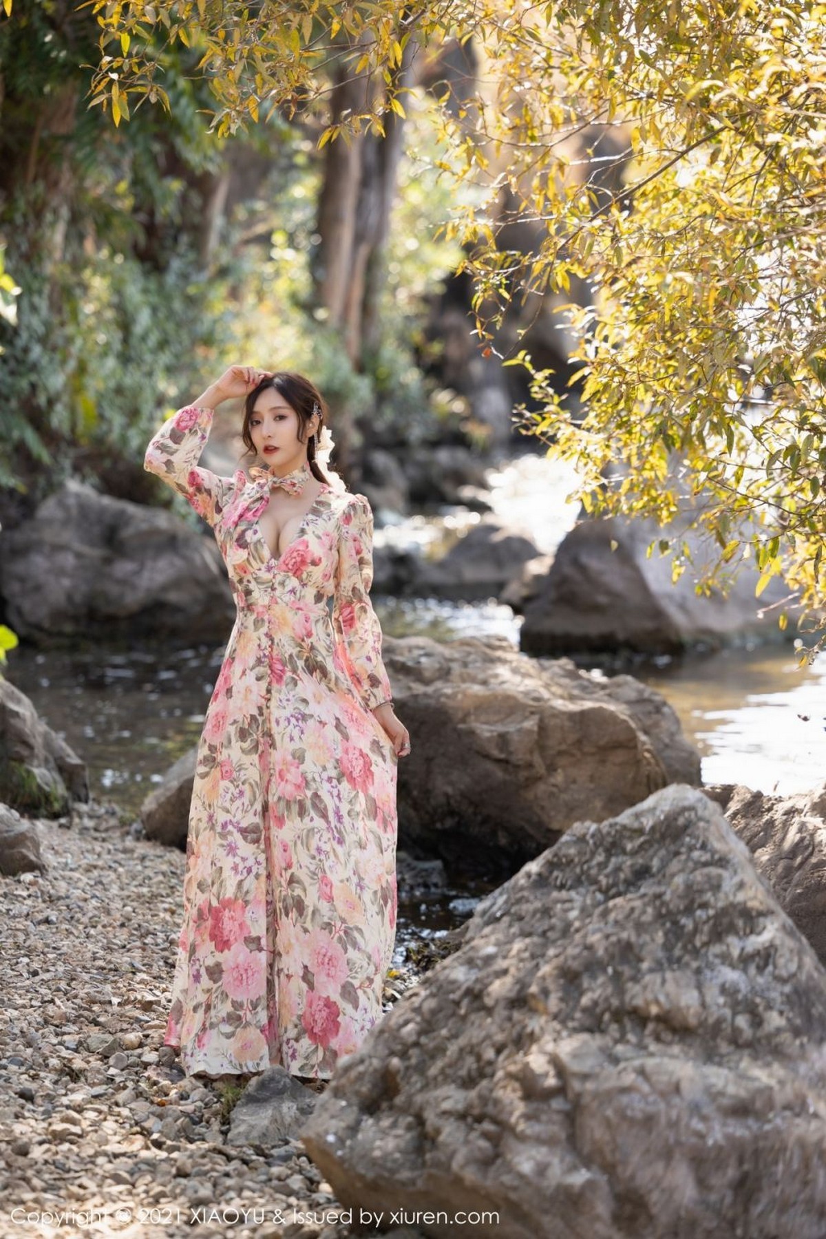 Jpxgyw.com_[XiaoYu画语界]Vol.682_女神王馨瑶yanni云南心愿旅拍脱花样长裙露精致内衣诱惑写真75P