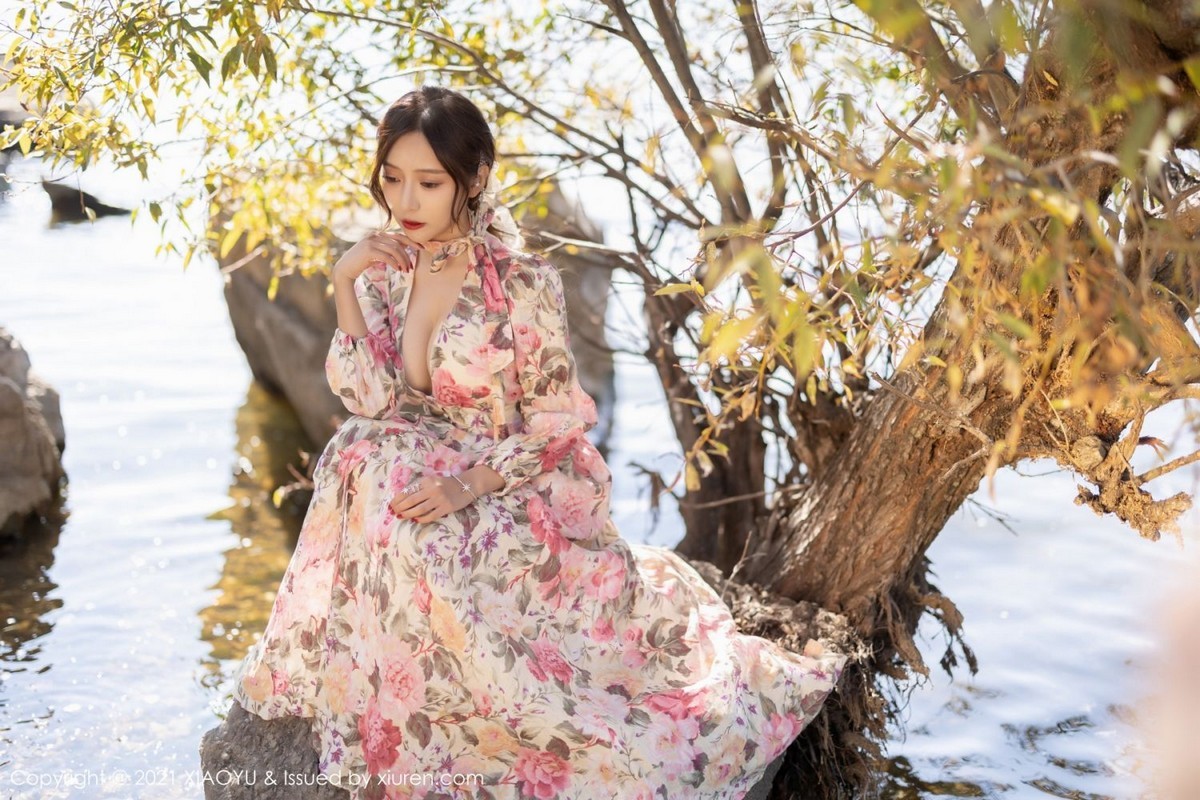 Jpxgyw.com_[XiaoYu画语界]Vol.682_女神王馨瑶yanni云南心愿旅拍脱花样长裙露精致内衣诱惑写真75P