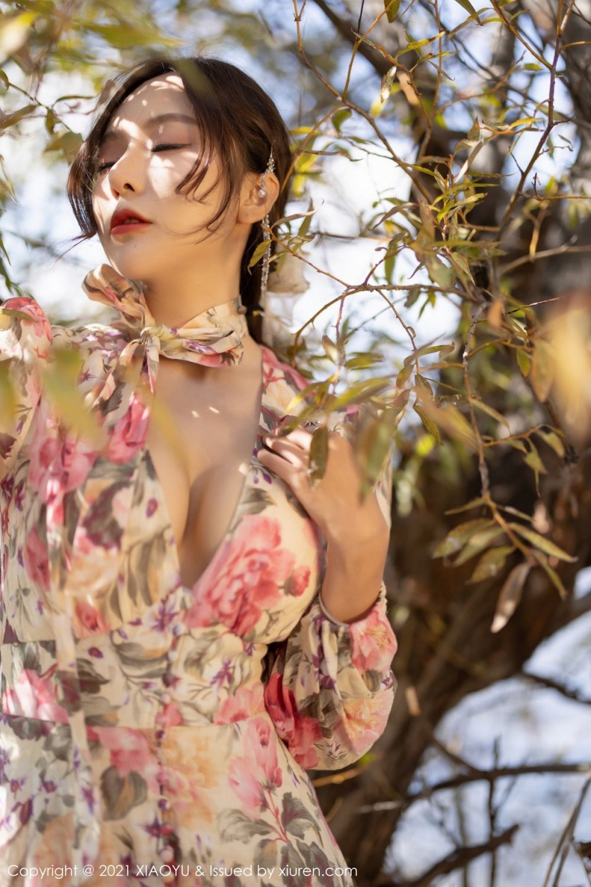 Jpxgyw.com_[XiaoYu画语界]Vol.682_女神王馨瑶yanni云南心愿旅拍脱花样长裙露精致内衣诱惑写真75P