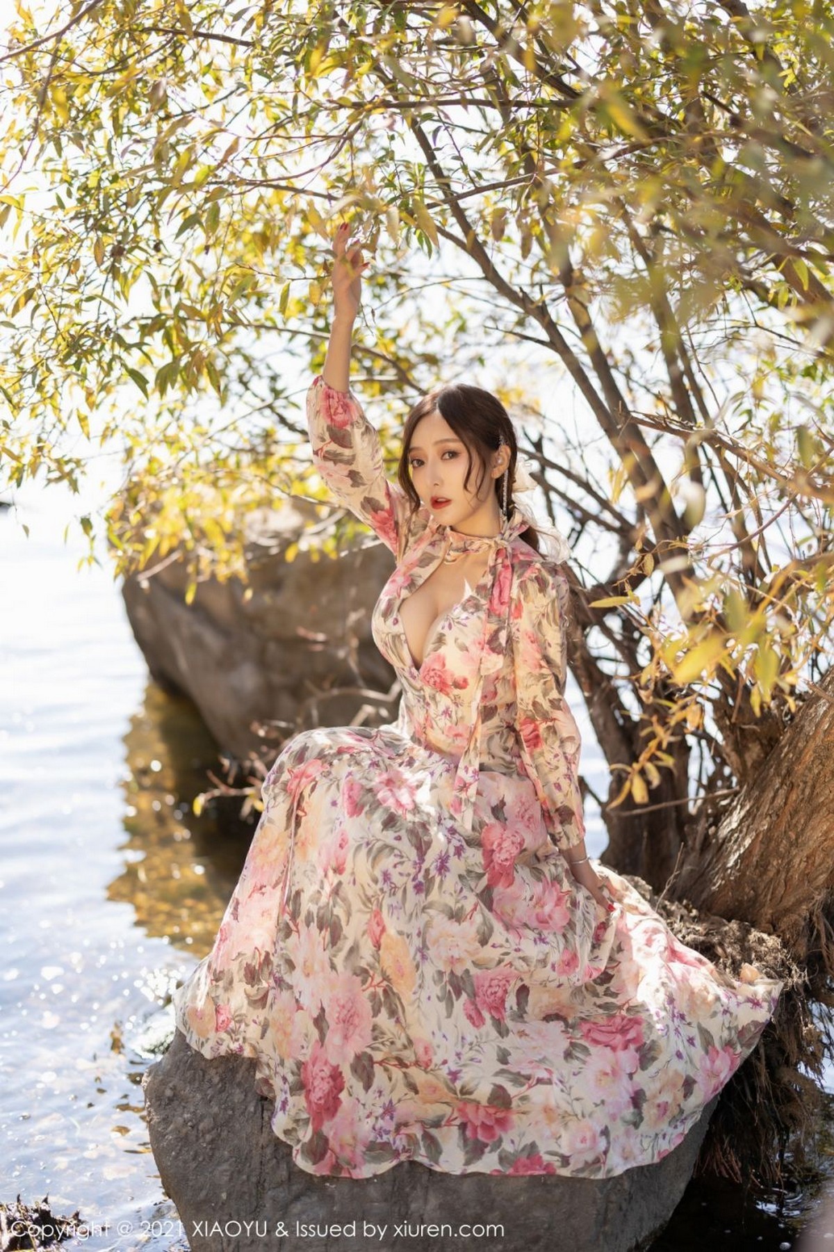 Jpxgyw.com_[XiaoYu画语界]Vol.682_女神王馨瑶yanni云南心愿旅拍脱花样长裙露精致内衣诱惑写真75P